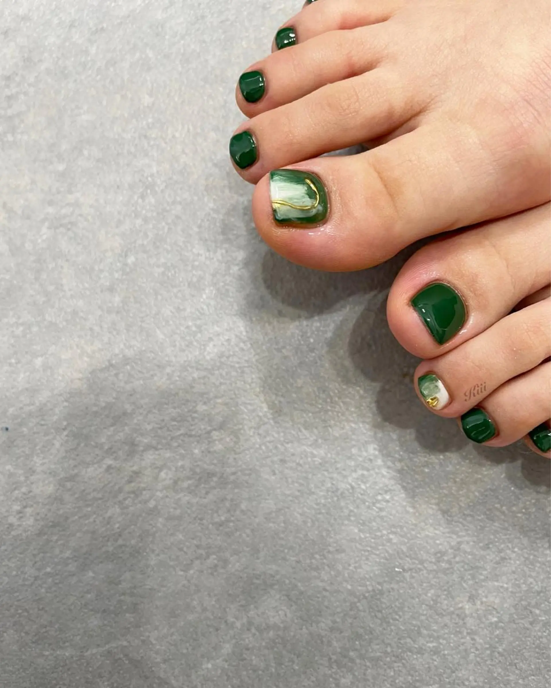 ネイル フットネイル ハンドネイル フットネイル kiii.__ ✴︎*のネイルデザイン