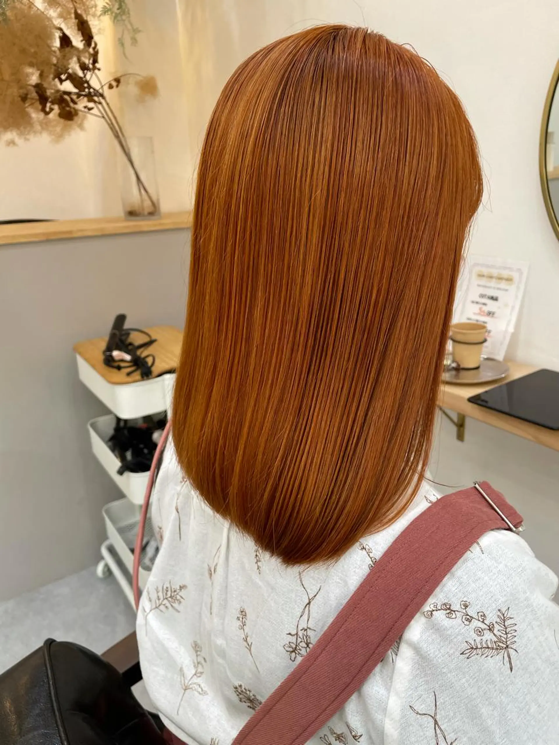 ミディアム カラー 高梨 菜々のヘアスタイル