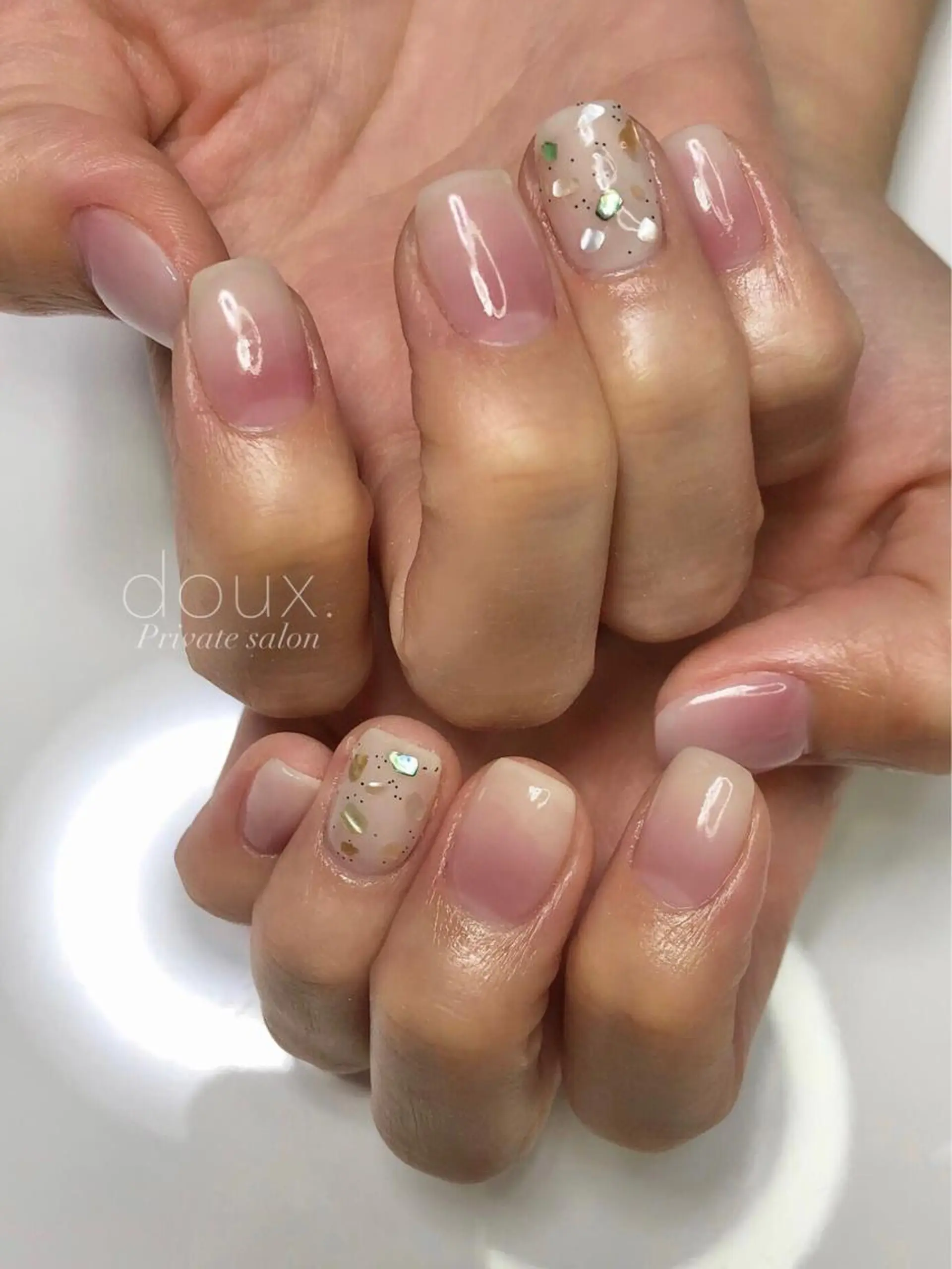 ネイル キラキラネイル ニュアンスネイル 春ネイル ハンドネイル doux. nailのネイルデザイン
