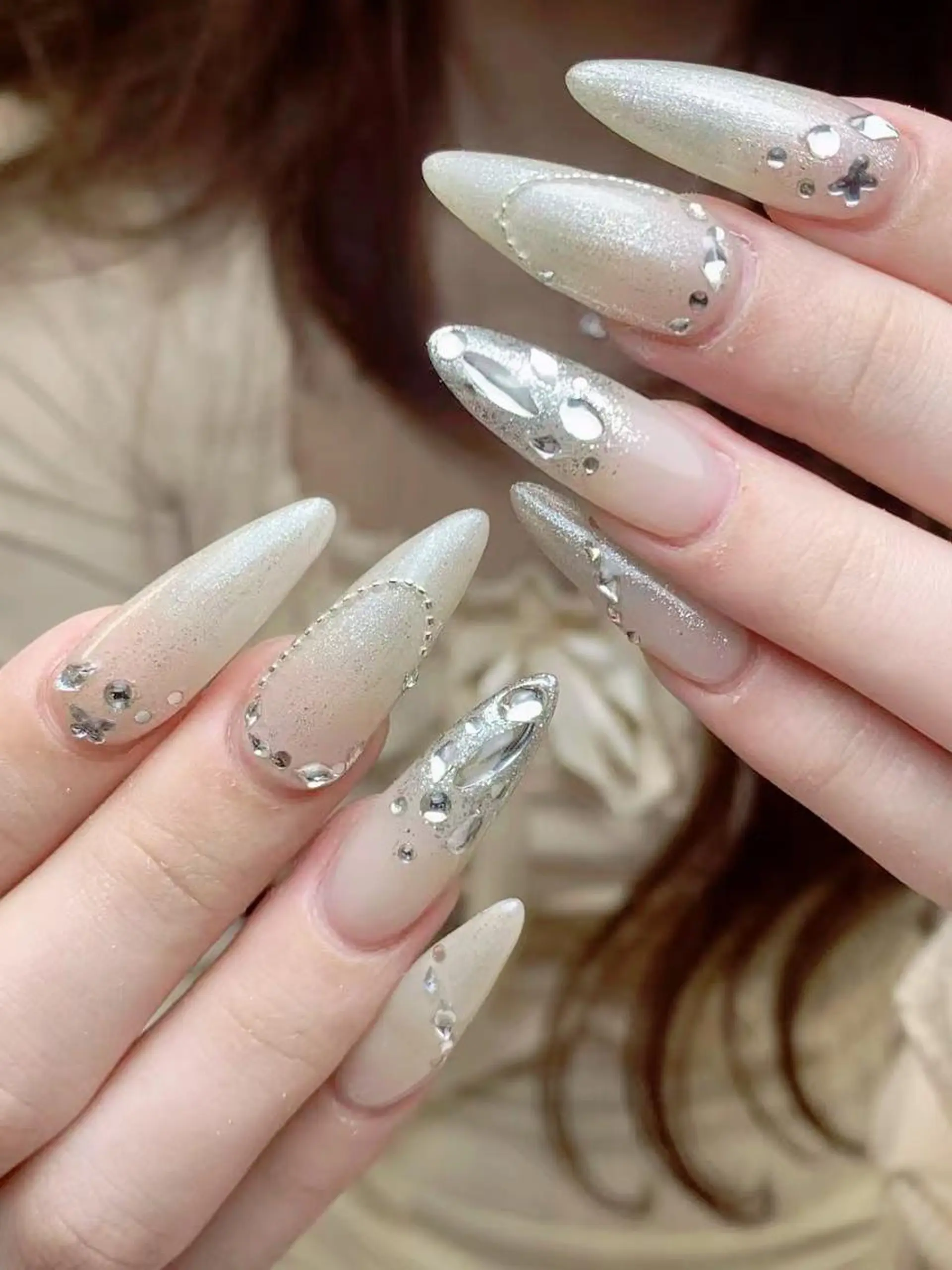 ネイル キラキラネイル ハンドネイル チョウ チョウのネイルデザイン