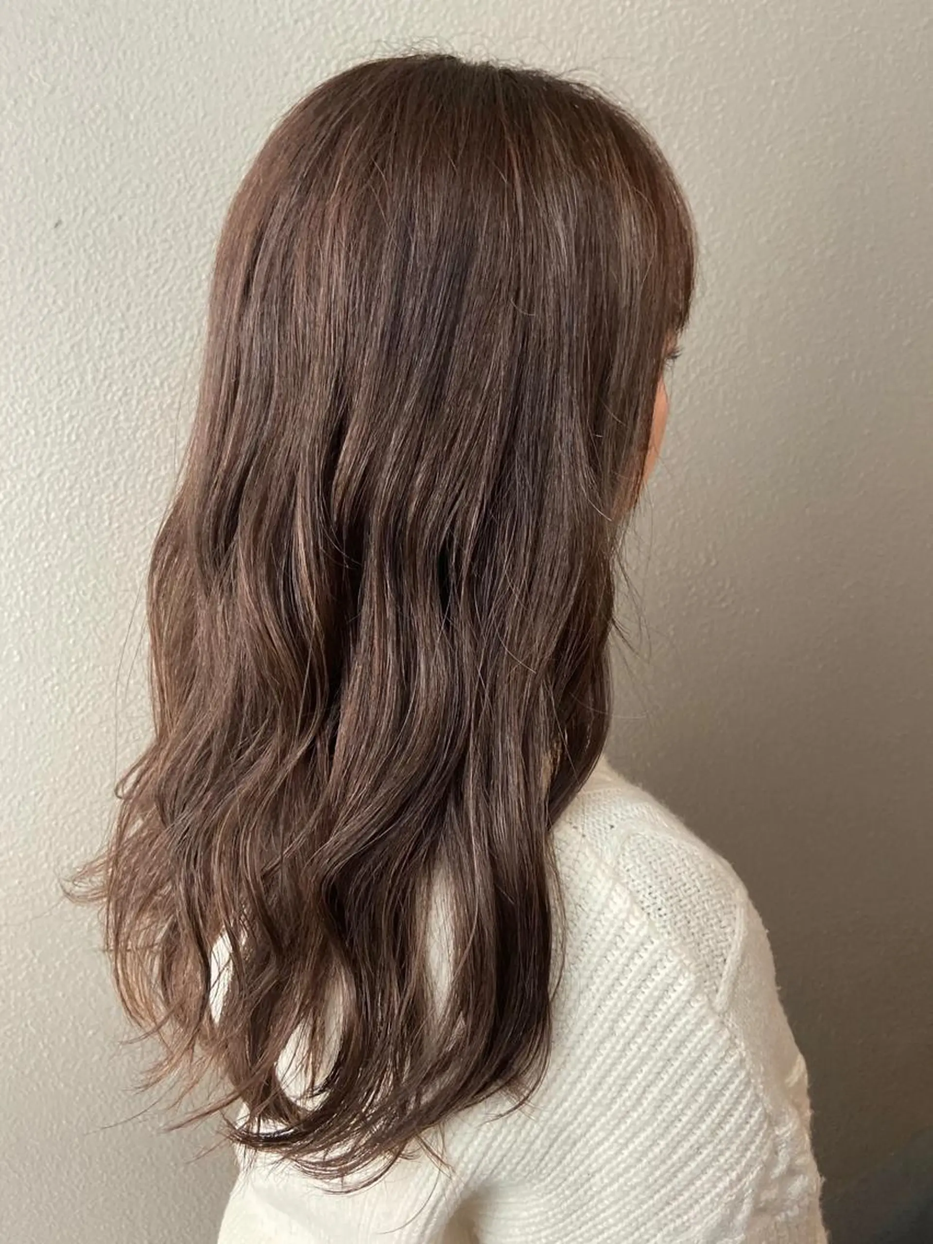 ロング カラー SALOWIN所属・小栗 麻衣のヘアスタイル