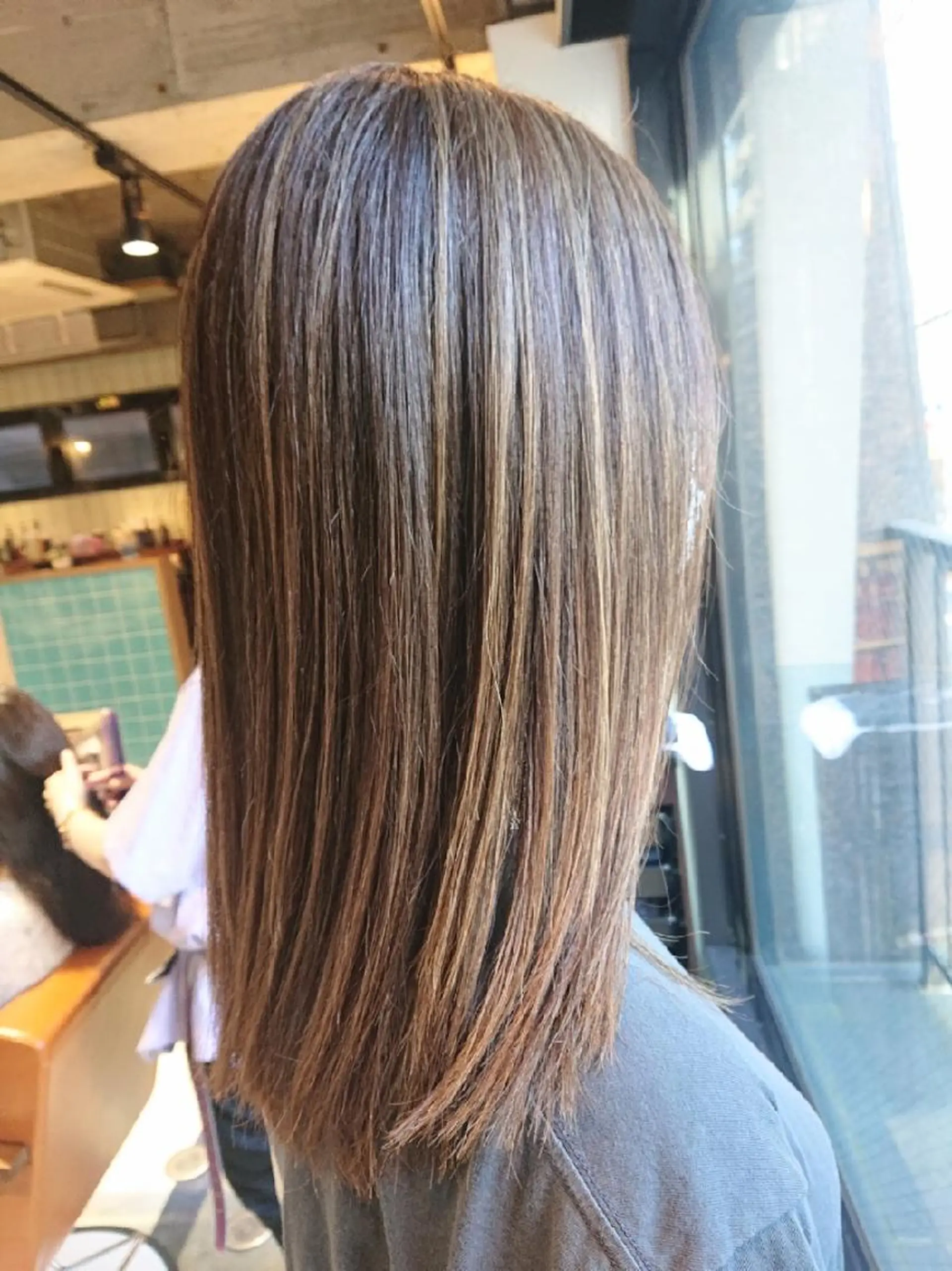 ロング alushe 岡 陽子のヘアスタイル