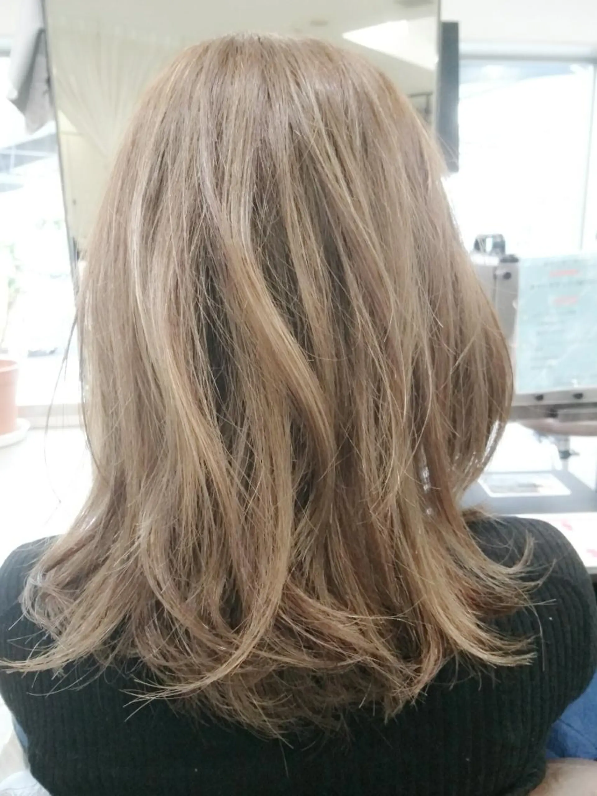 ミディアム カラー アディクシーカラー 透明感カラー ヘアカラー スマイリーヘアビーチ  のヘアスタイル