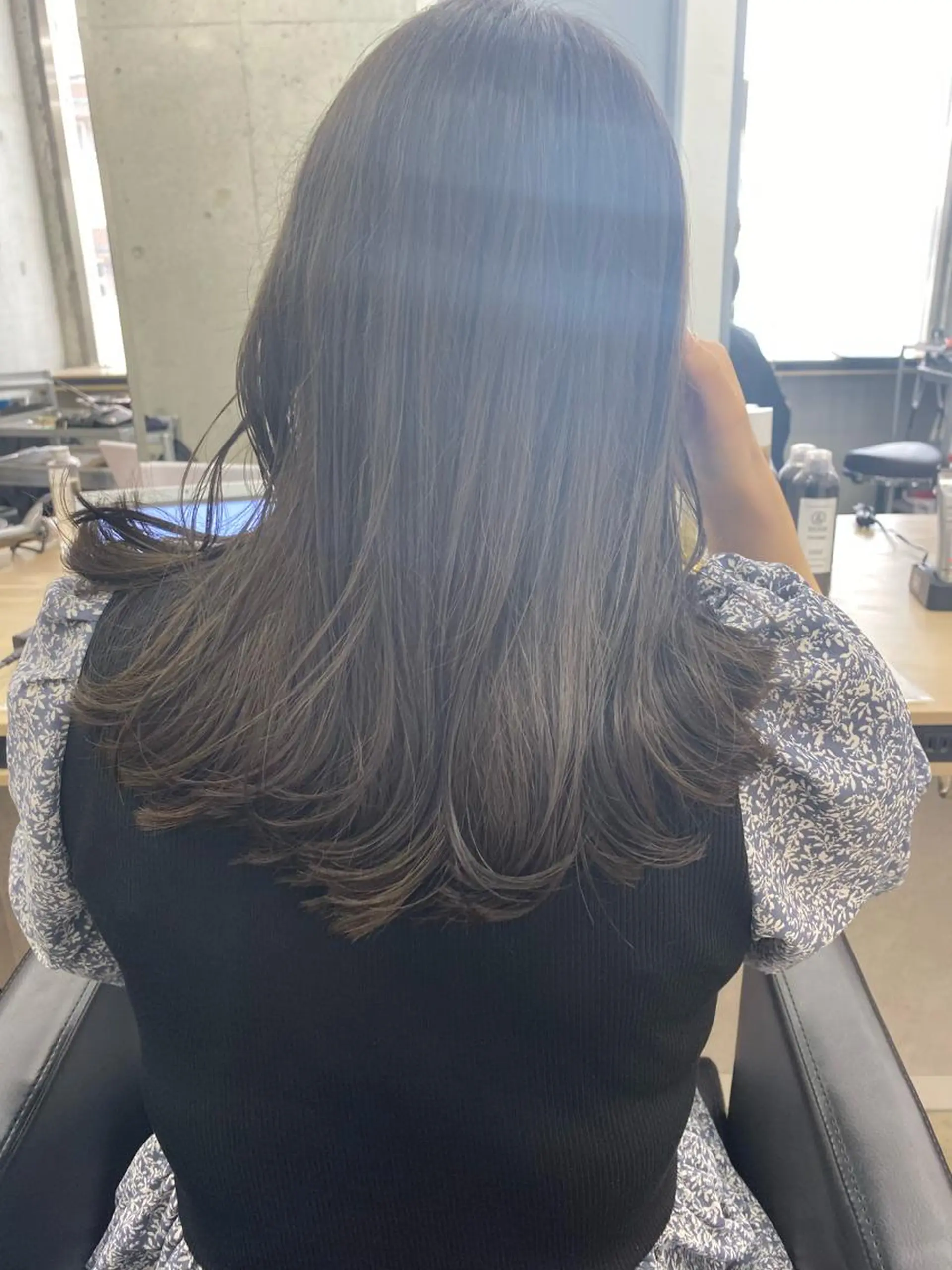 セミロング カラー オリーブ/アッシュ やわらか透明感カラーのヘアスタイル