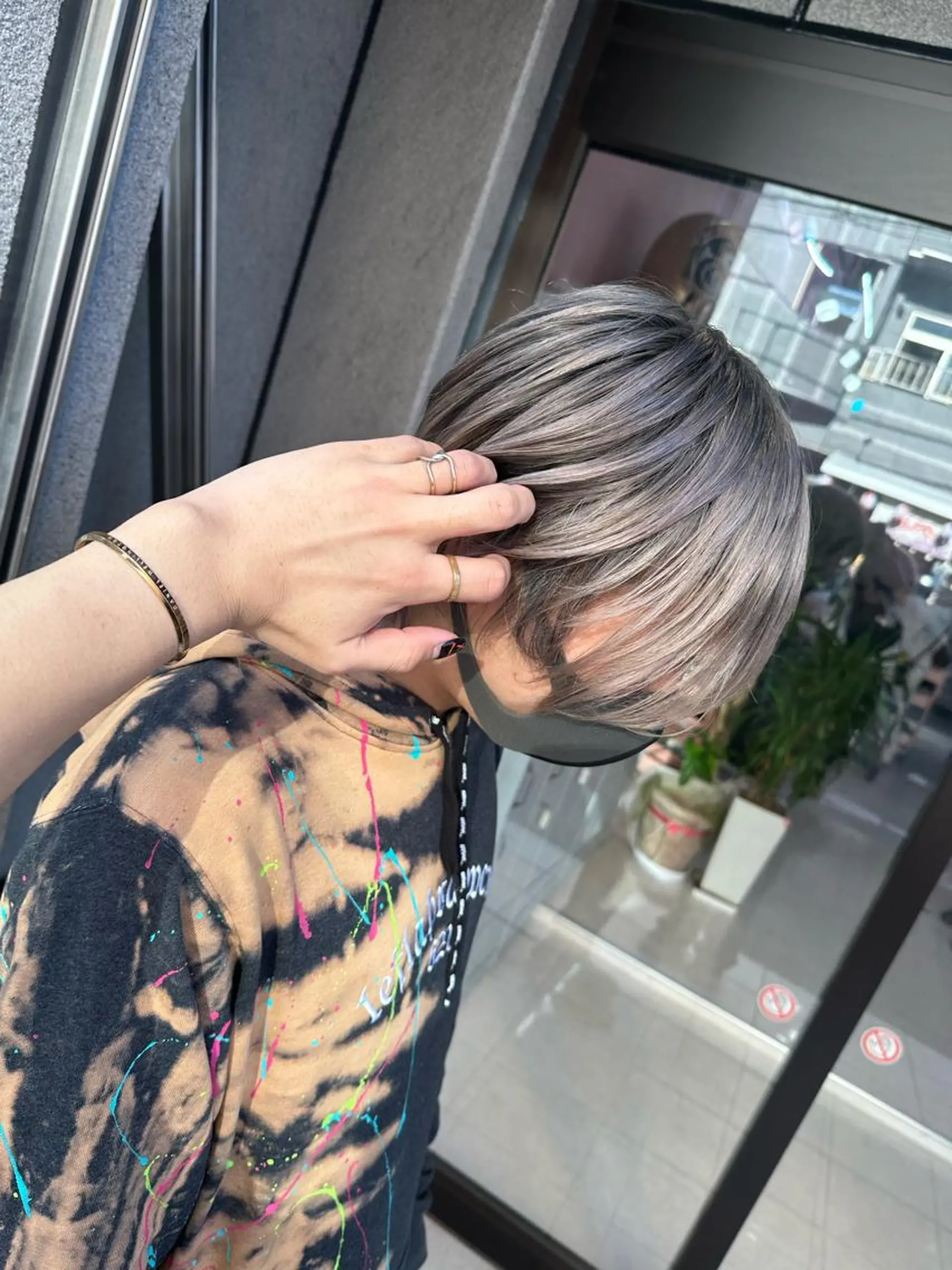 ショート カラー ブリーチ✖️レイヤー MANATO🎨🌈のヘアスタイル