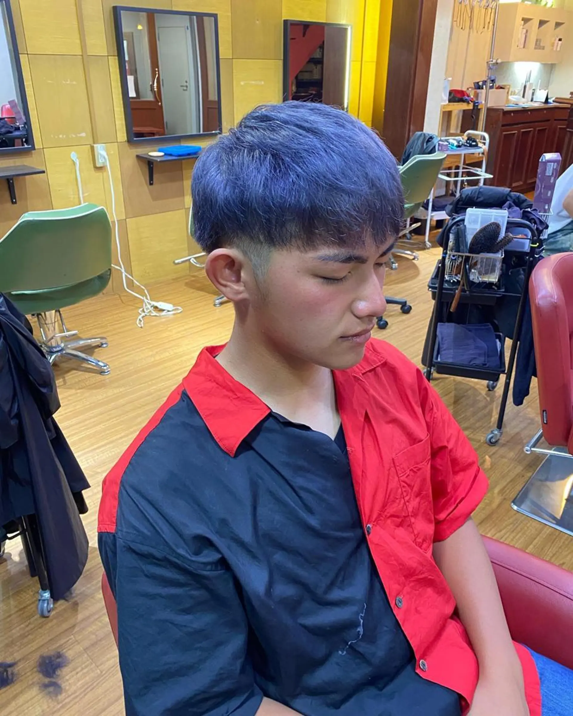 ミディアム カラー アッシュ パープルカラー パープルアッシュ メンズ特化 岸本 阪急六甲サロンドロイのヘアスタイル