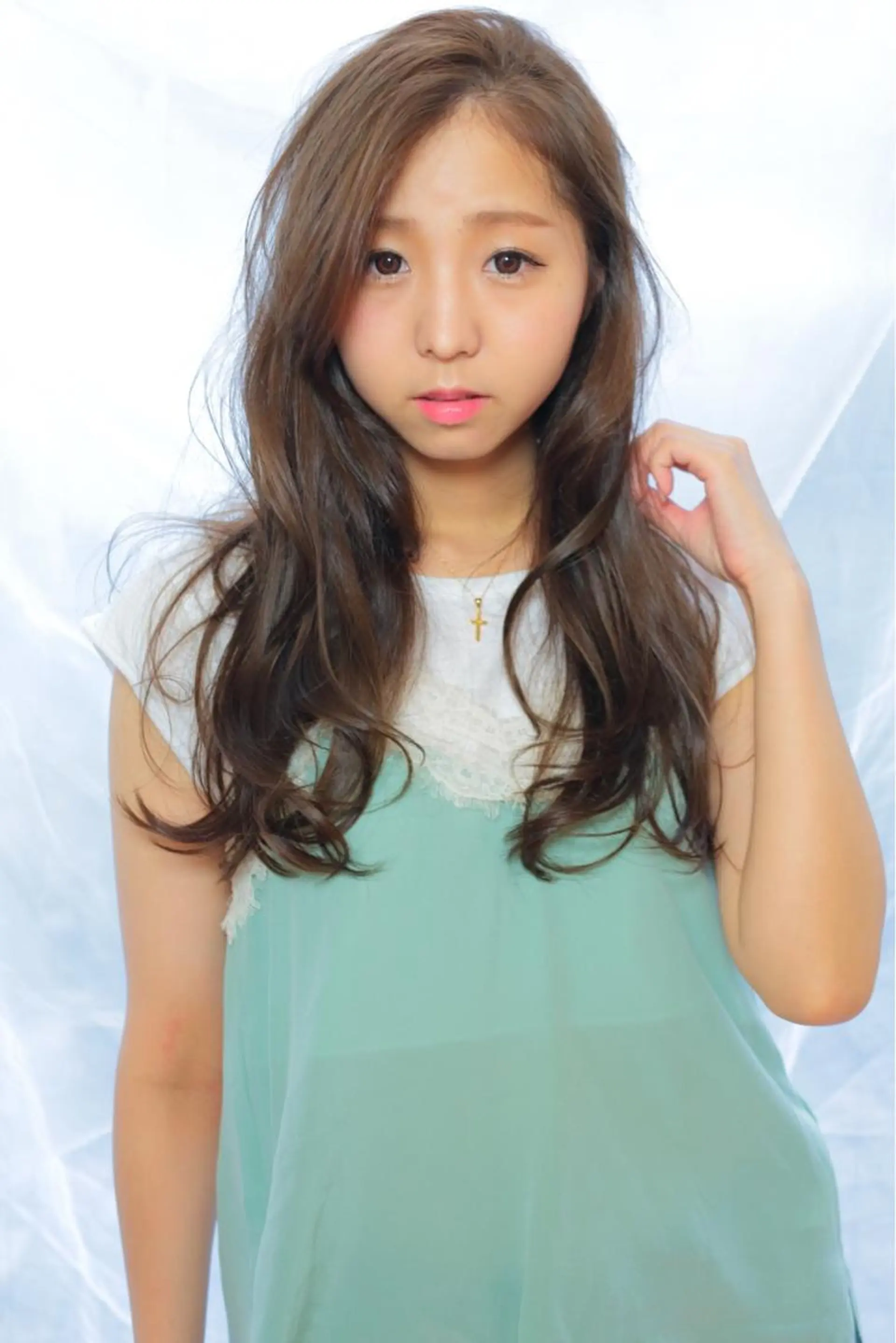 ミディアム セミロング ロング カラー アッシュ オリーブアッシュ タジマ ヤスヒサのヘアスタイル