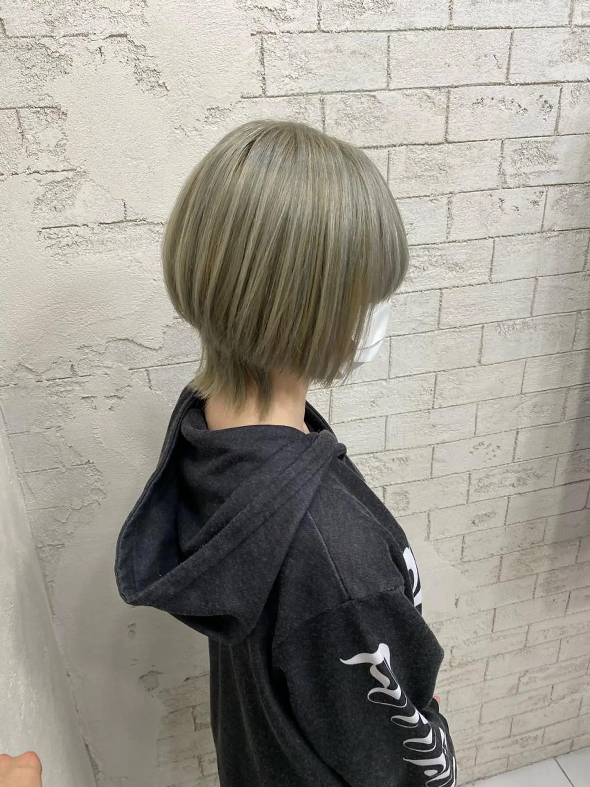 ミディアム カラー ブロンド ウルフカット ホワイト系はお任せ /ブリーチ/店長岩崎のヘアスタイル