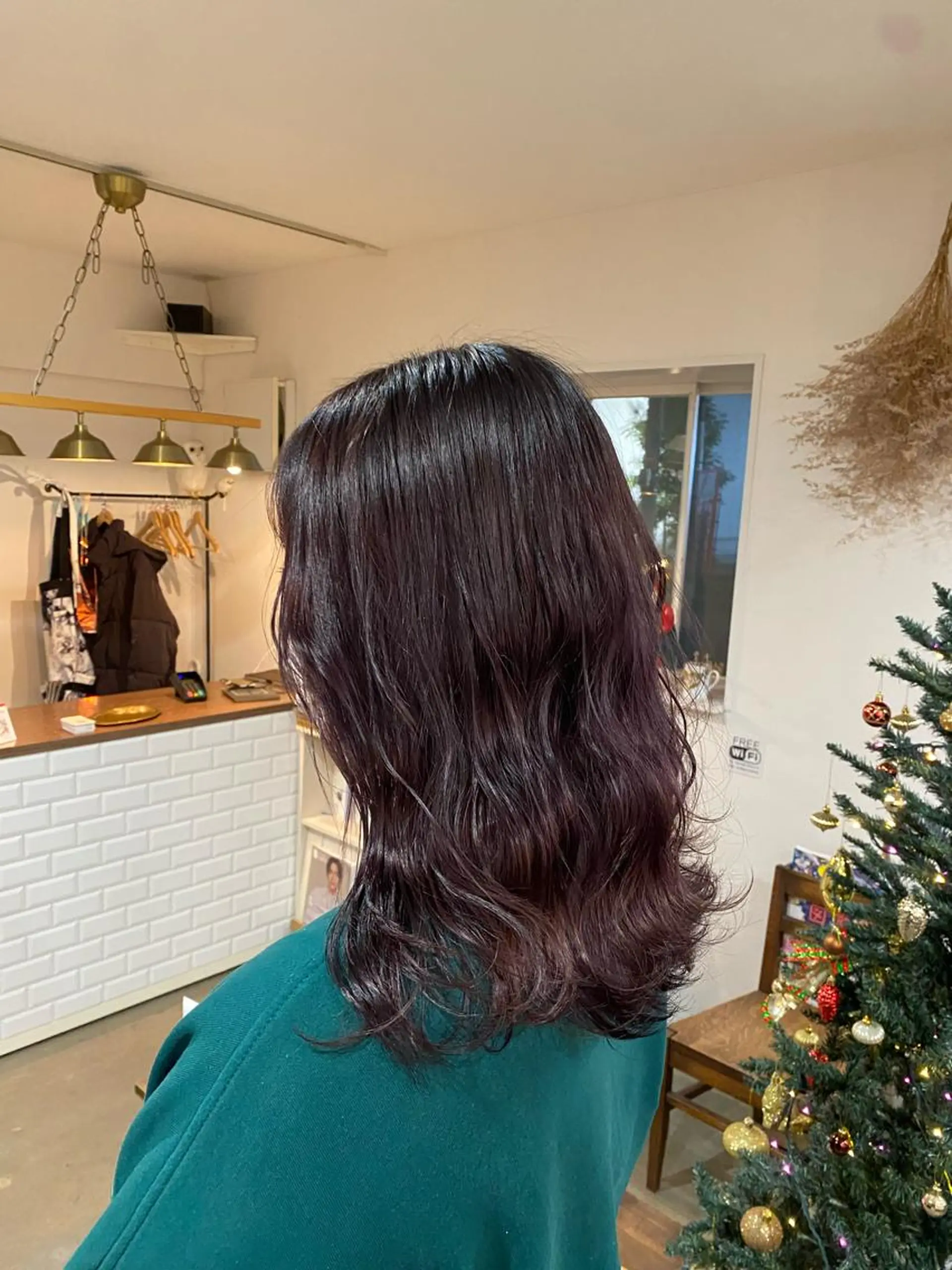 セミロング パープルカラー 🫧ベージュカラー× レイヤー🫧HARUのヘアスタイル