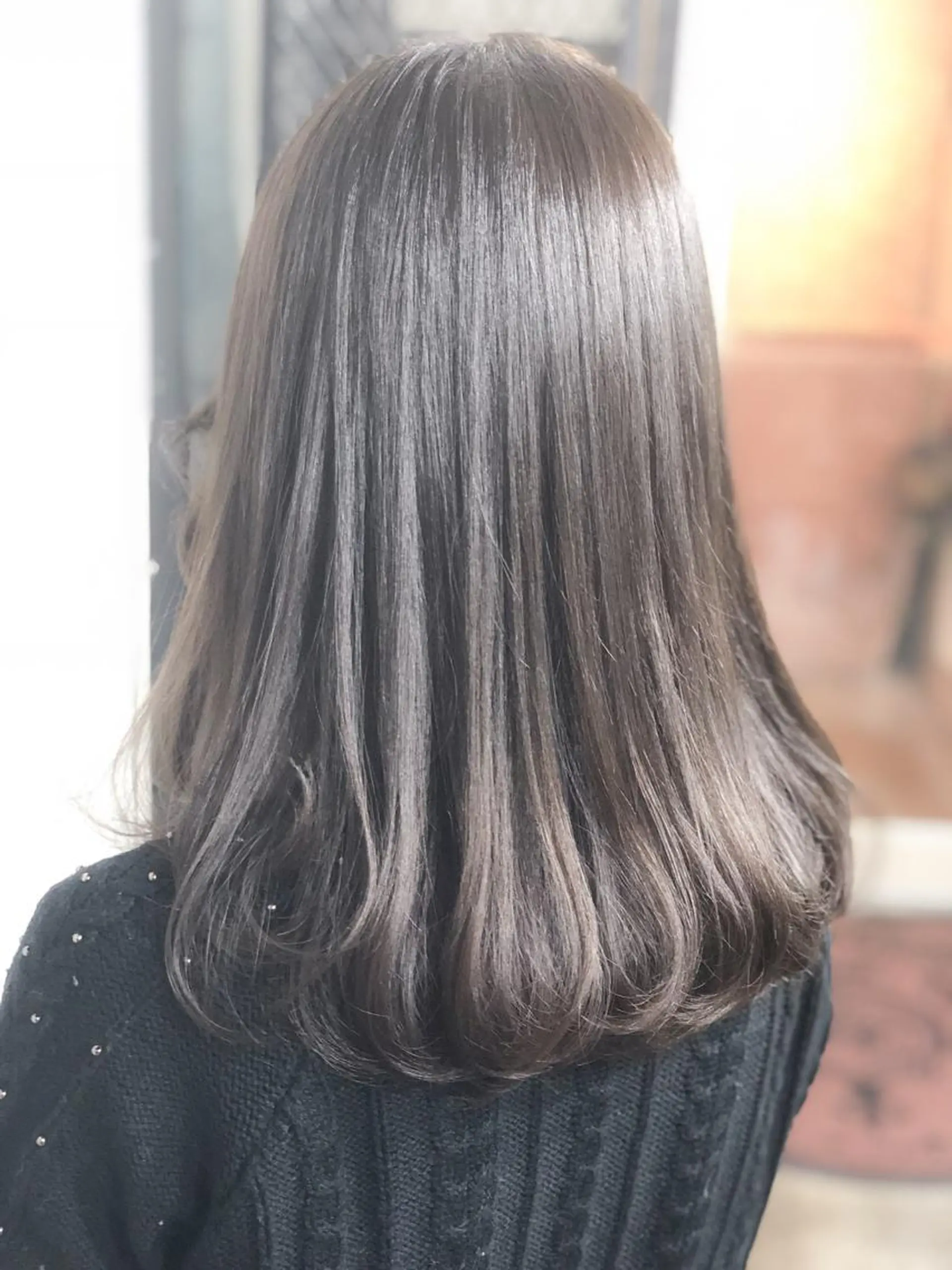 セミロング カラー グレージュ ミルクティーグレージュ 北條 優輝のヘアスタイル