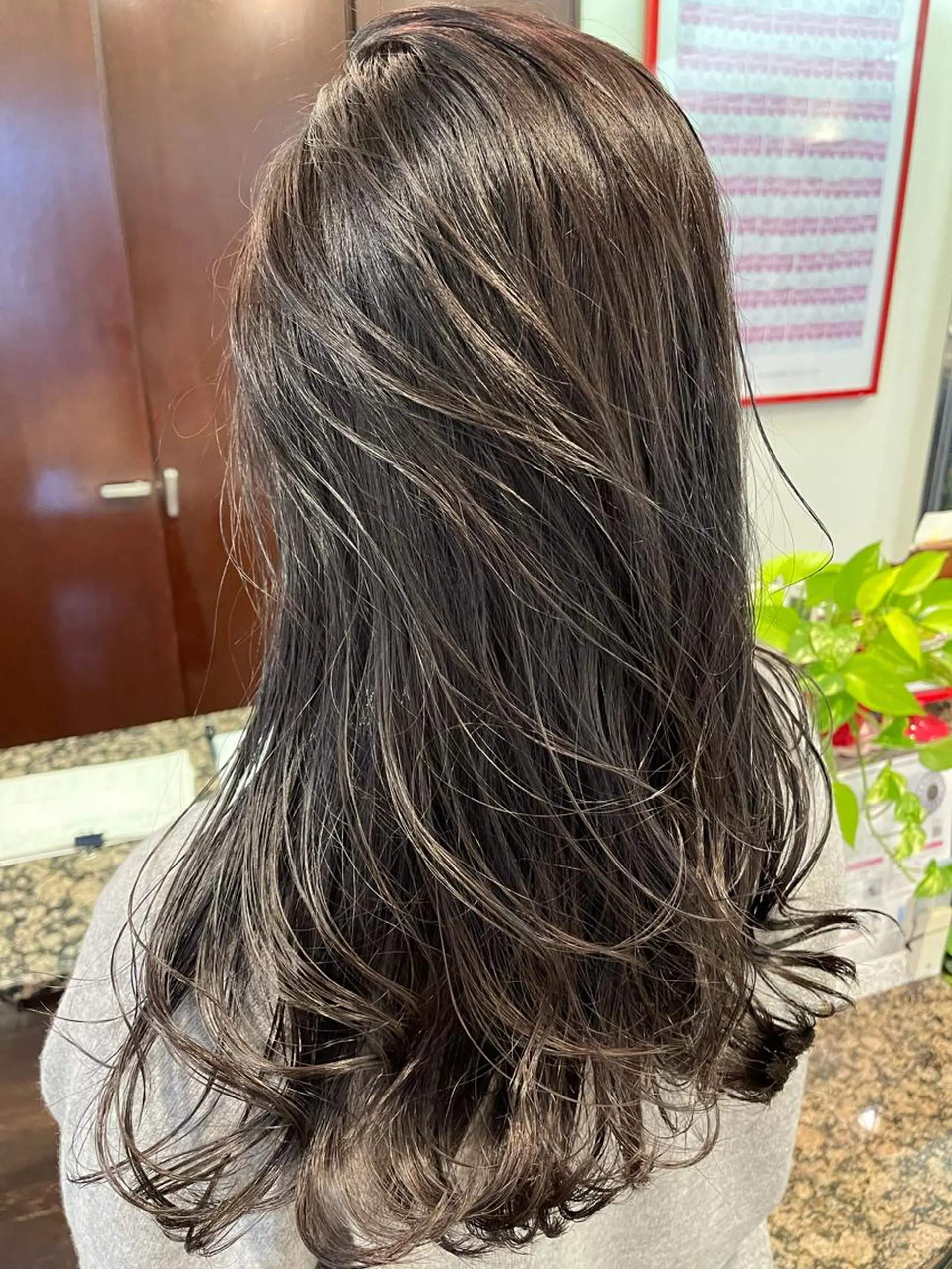 ロング カラー グレージュ peakshair所属・堀江/レイヤーカット 𝒀𝑼𝑻𝑶のヘアスタイル