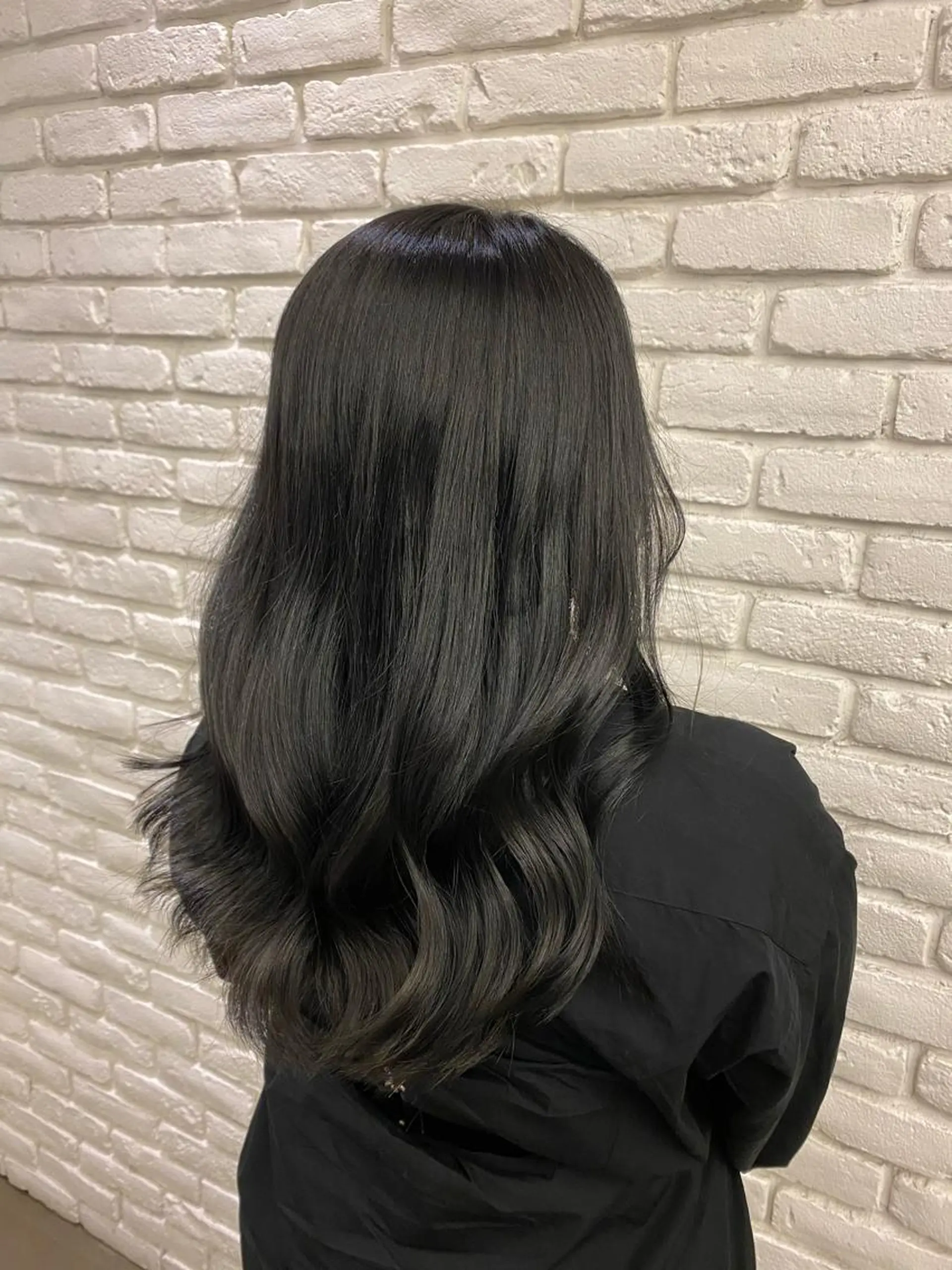 ロング カラー 黒髪 ブルーカラー ブルーブラック 透明感カラー トリートメント ✨️今だけ無料✨️ 鶴田みなみのヘアスタイル