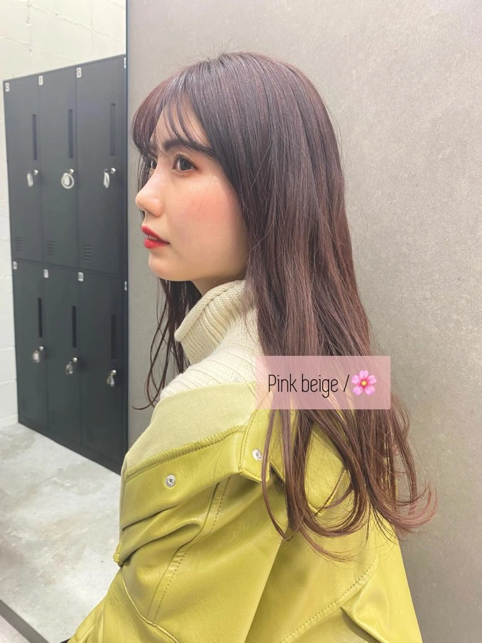 セミロング カラー 韓国🇰🇷レイヤー カットオリーブカラーのヘアスタイル