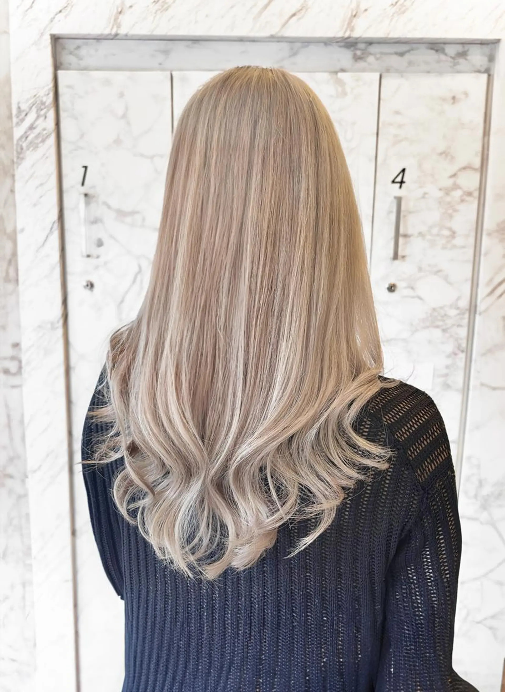 ロング カラー ヘアカラー トリートメント 尾森紳哉💎透明感/ デザインカラーのヘアスタイル