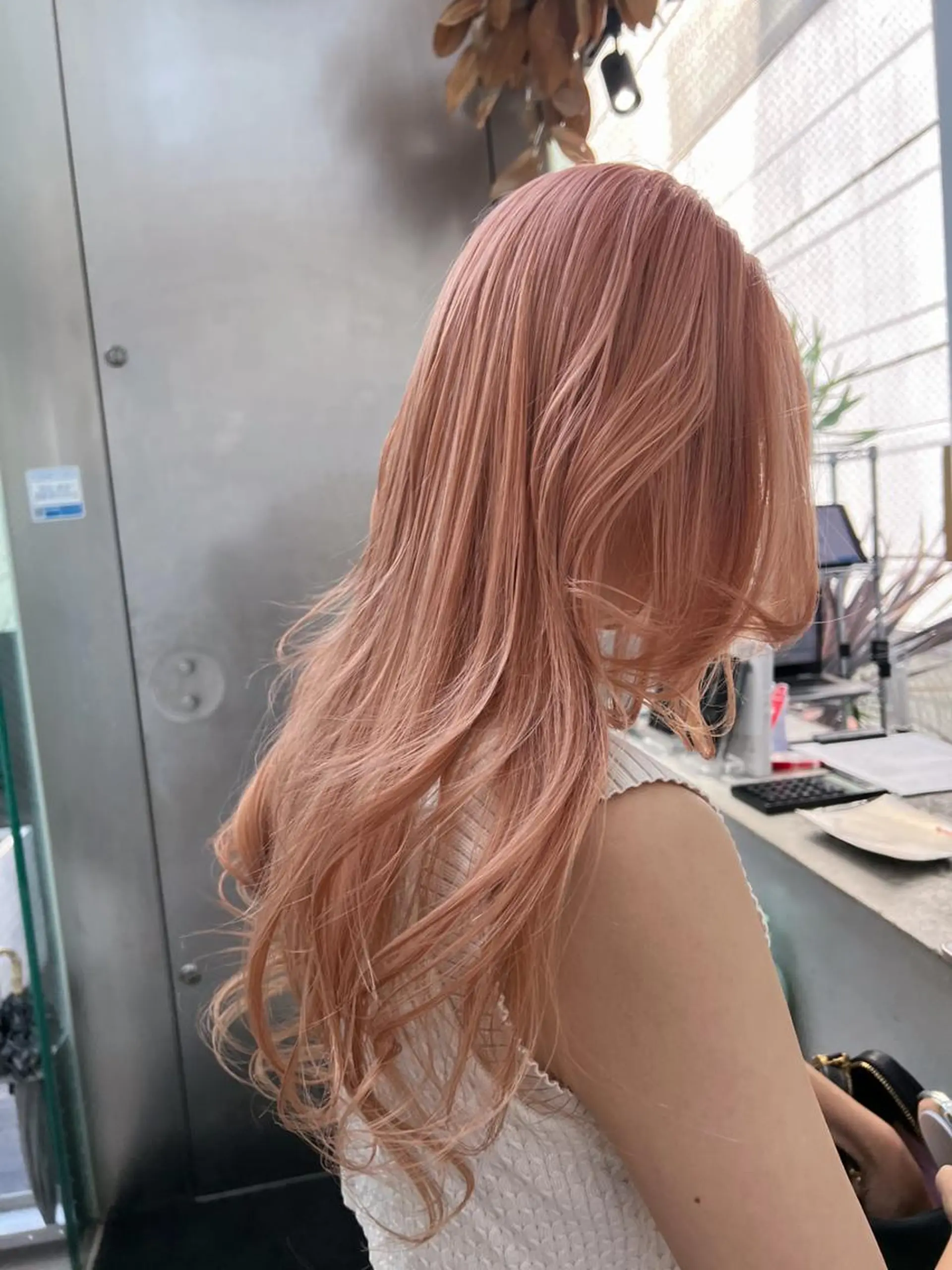 ロング カラー ブリーチ オレンジ mao/天神ブリーチ ハイトーンカラーのヘアスタイル