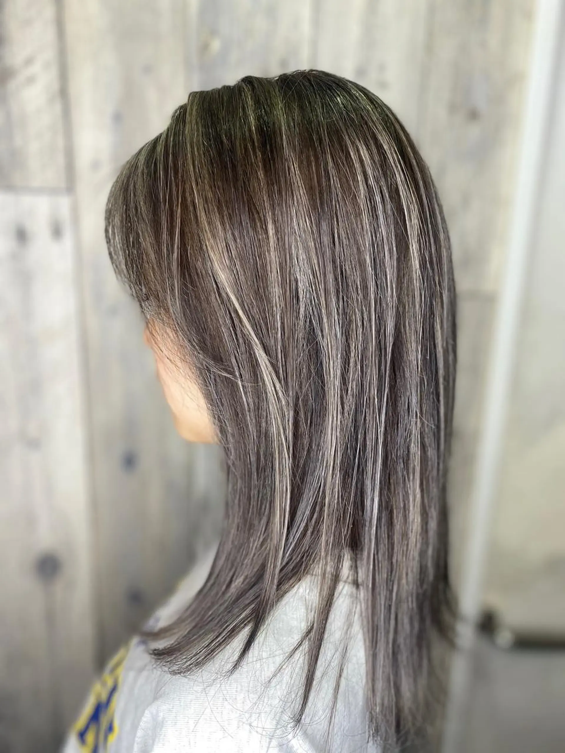 ミディアム カラー LOHAS Kanaのヘアスタイル