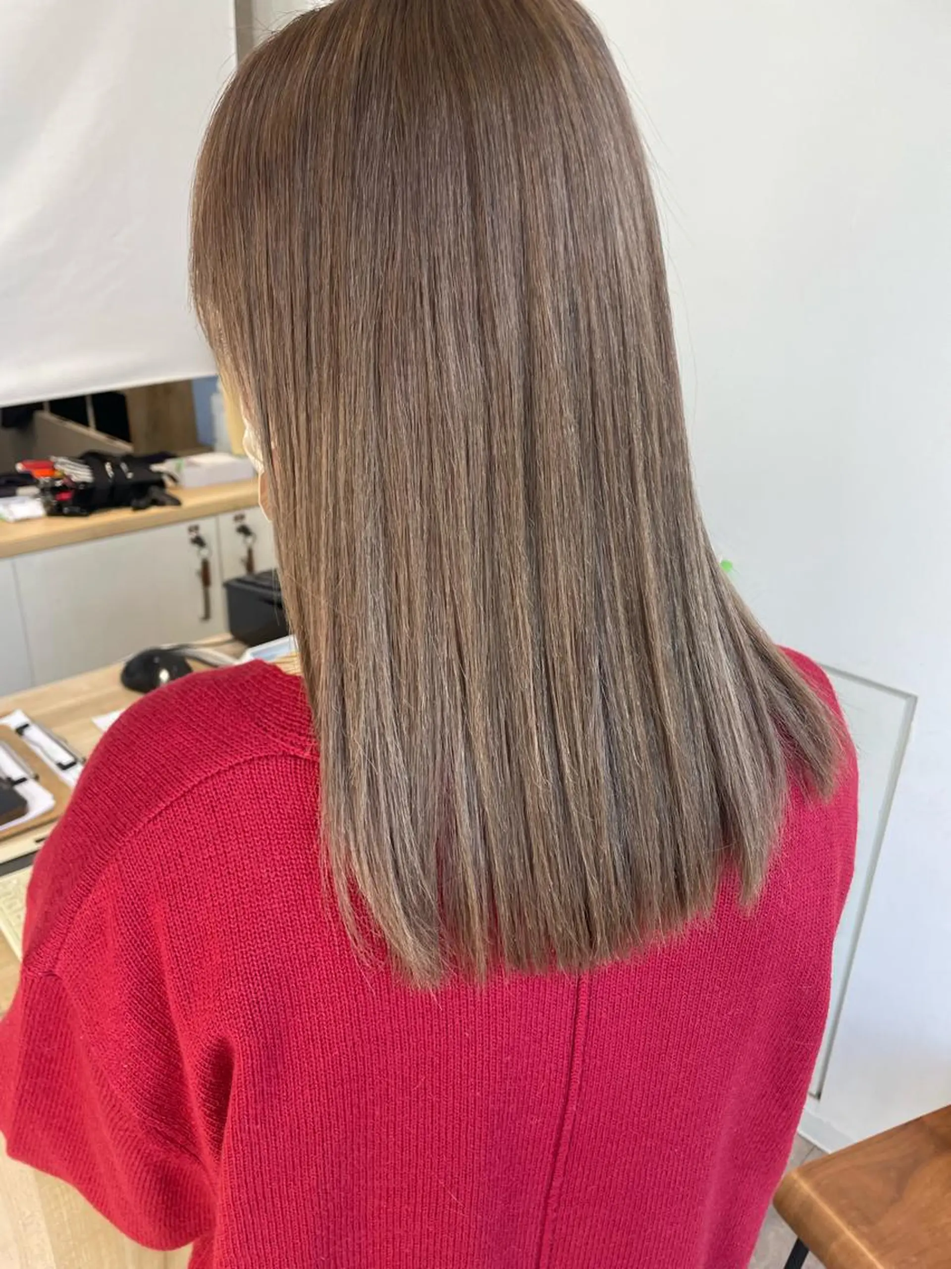 ミディアム カラー ベージュカラー ブリーチ ハイトーンカラー カット Seymour  and    Sons所属・🌷Asuka /レイヤーカット🌷のヘアスタイル