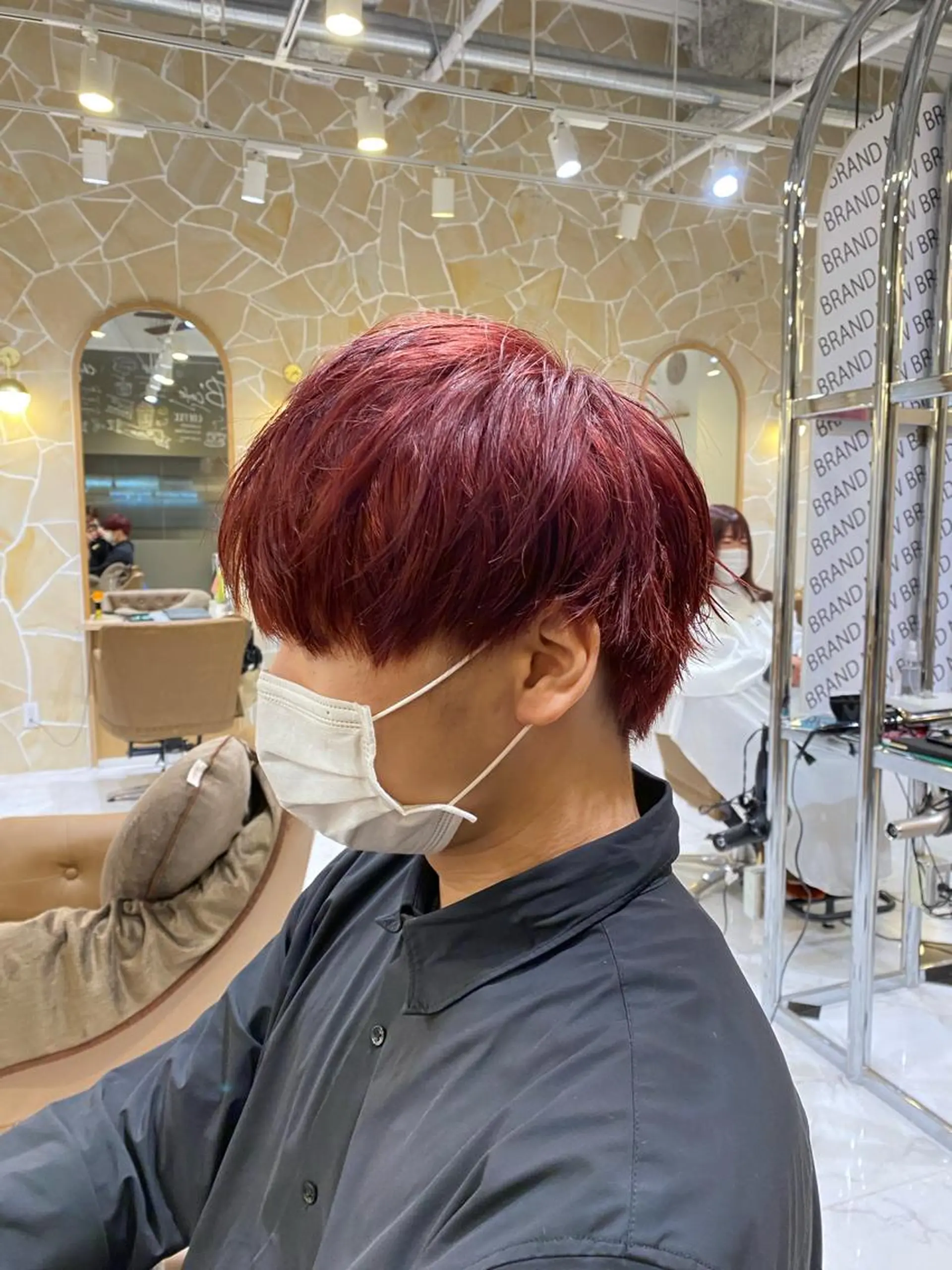 カラー メンズ メンズハイトーン マッシュ ハイトーンカラー 坂井 茅聖のヘアスタイル