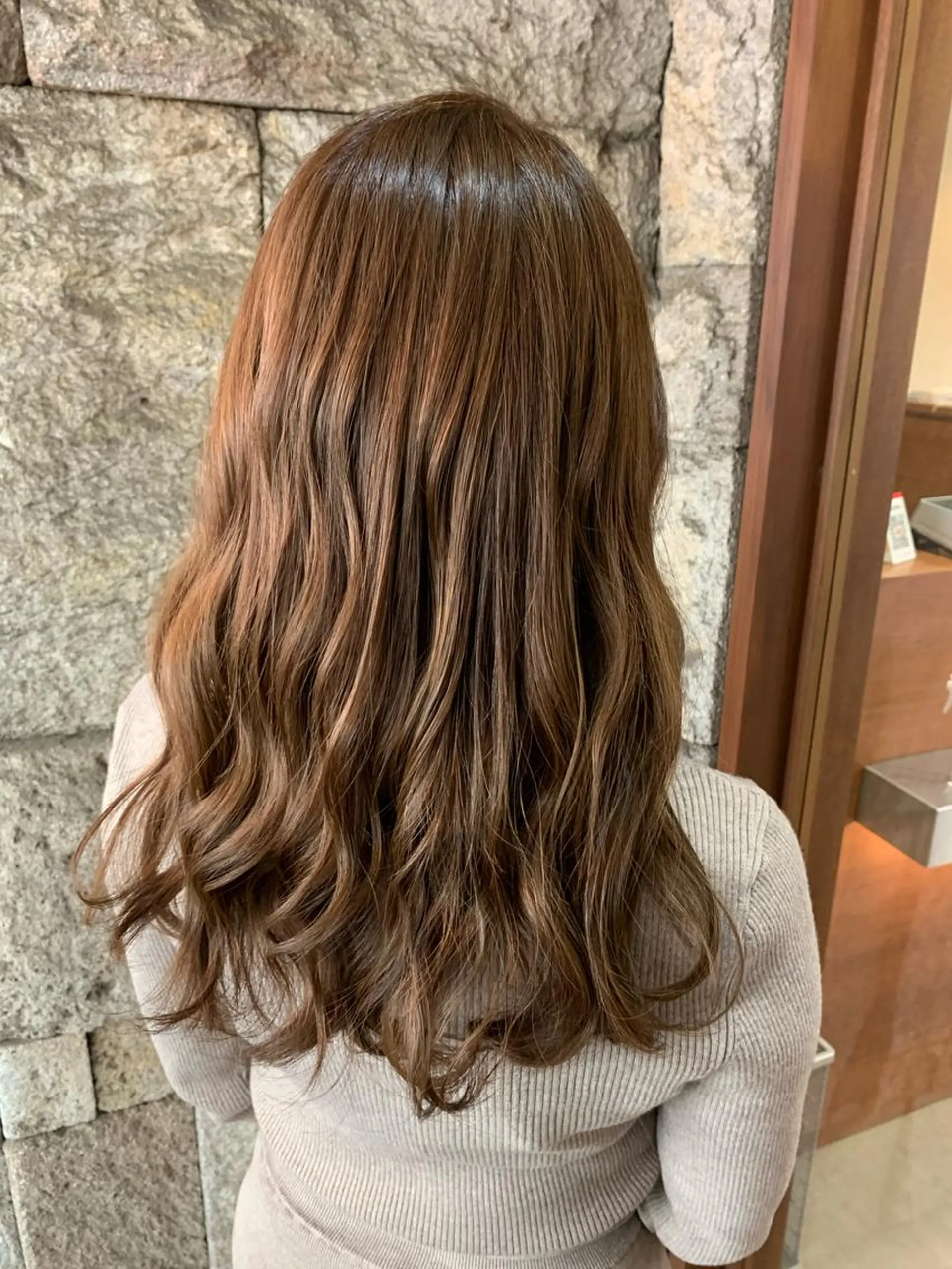 セミロング カラー 蓮見  友里のヘアスタイル