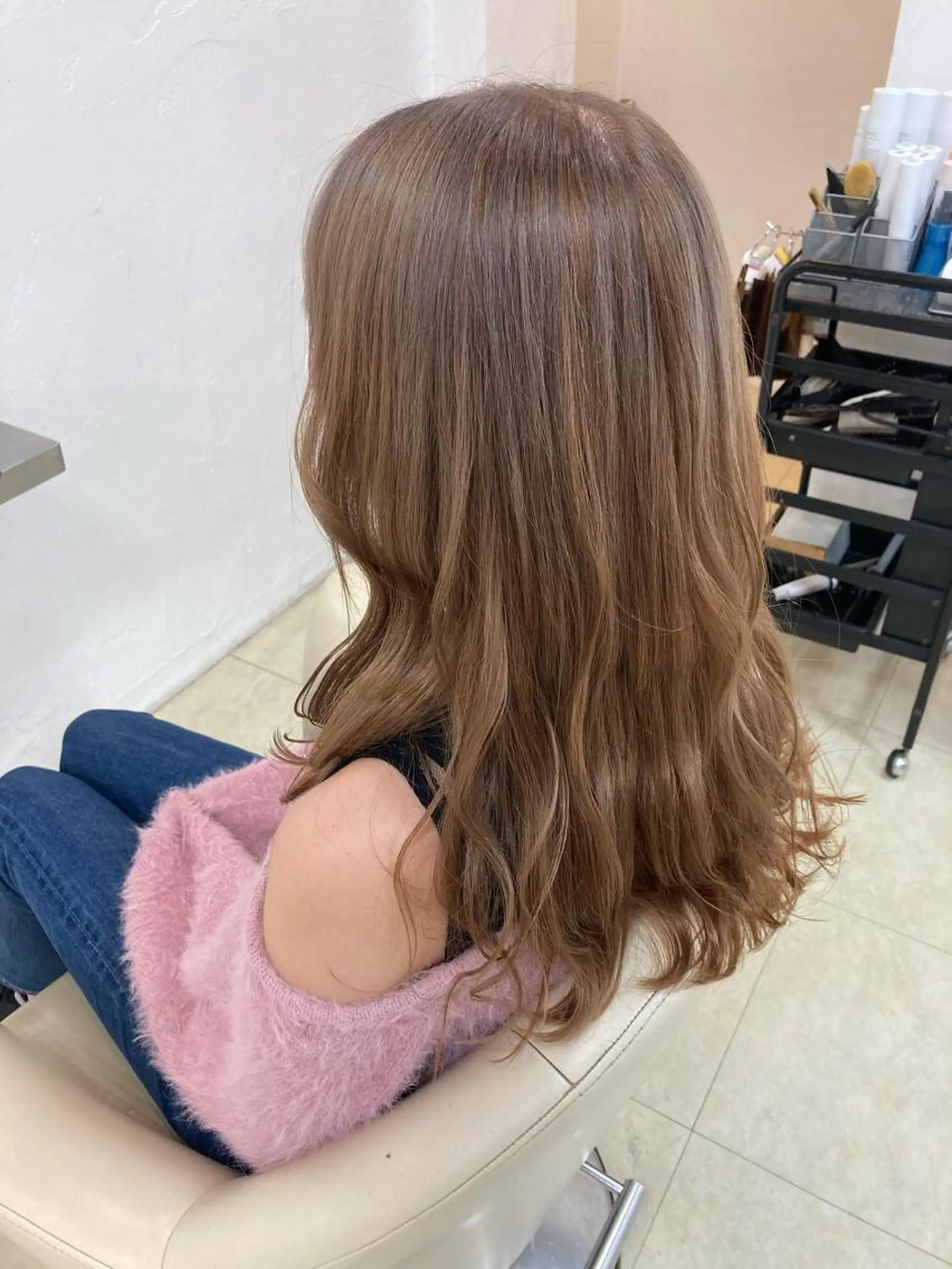 ロング カラー ベージュカラー ブリーチ ミルクティーベージュ 浅岡 のどかのヘアスタイル