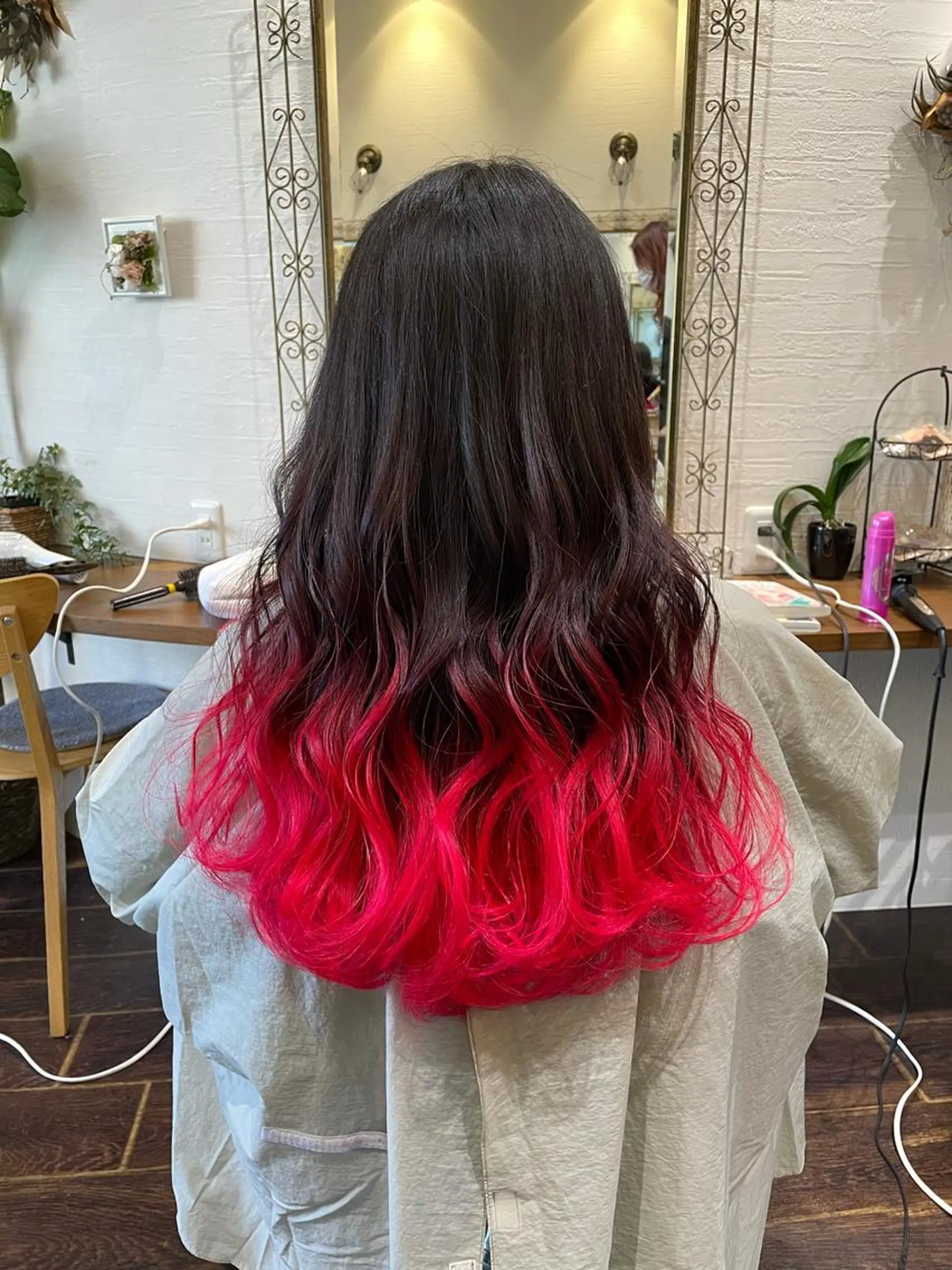 ロング カラー グラデーションカラー レッドカラー 皆巳 達郎のヘアスタイル