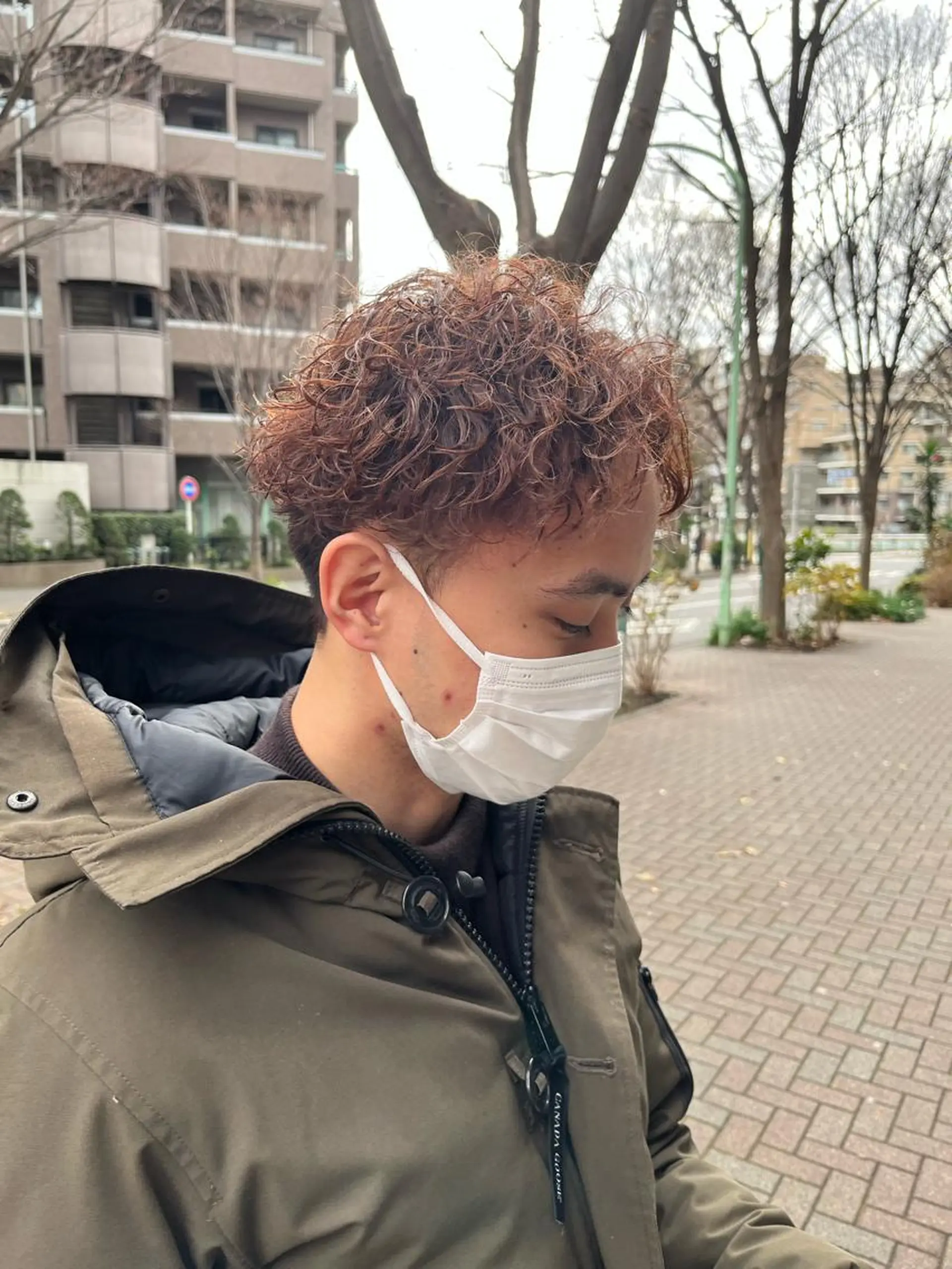 ショート パーマ メンズ アップバング メンズパーマ 波巻きパーマ ショートヘア スパイラルパーマ カット ヘアカラー パーマ 韓国メンズヘア/ 毛流れヘア　須田龍世のヘアスタイル