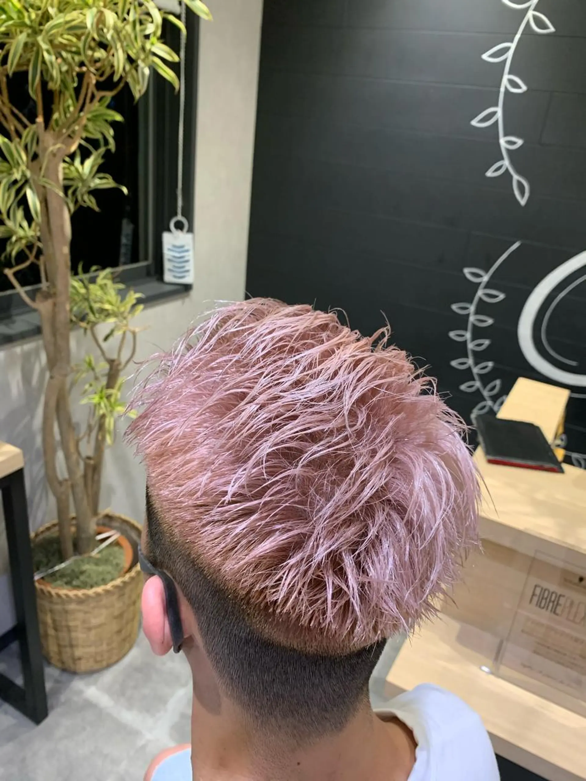 カラー メンズ メンズブリーチ ベージュカラー ブリーチ ピンクカラー ホワイトピンク 名古屋／デザイン／ ブリーチ/松井亮磨のヘアスタイル