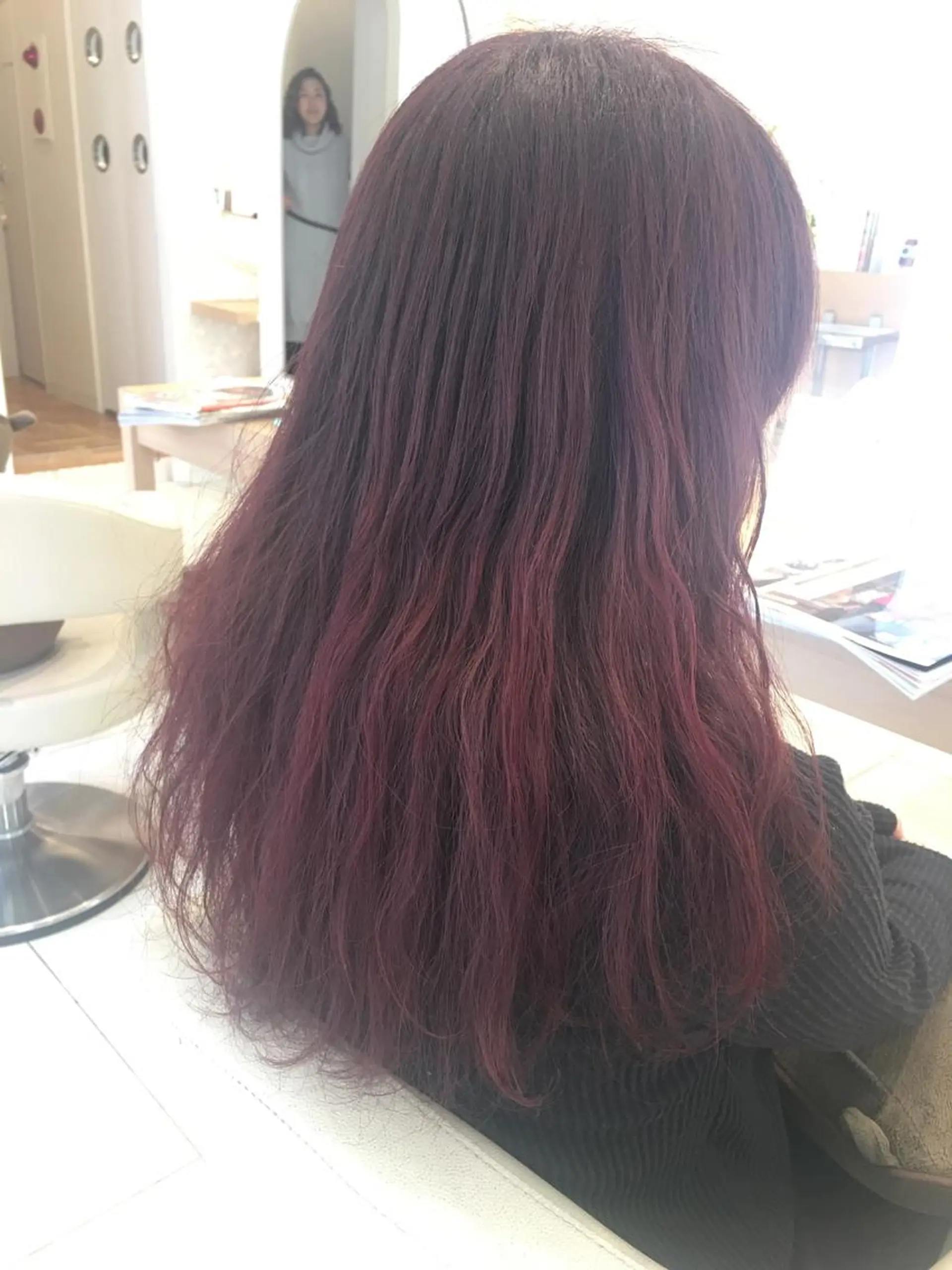 セミロング カラー パーマ グラデーションカラー ピンクカラー 小田原NO1 美容師 飯田飛翔のヘアスタイル