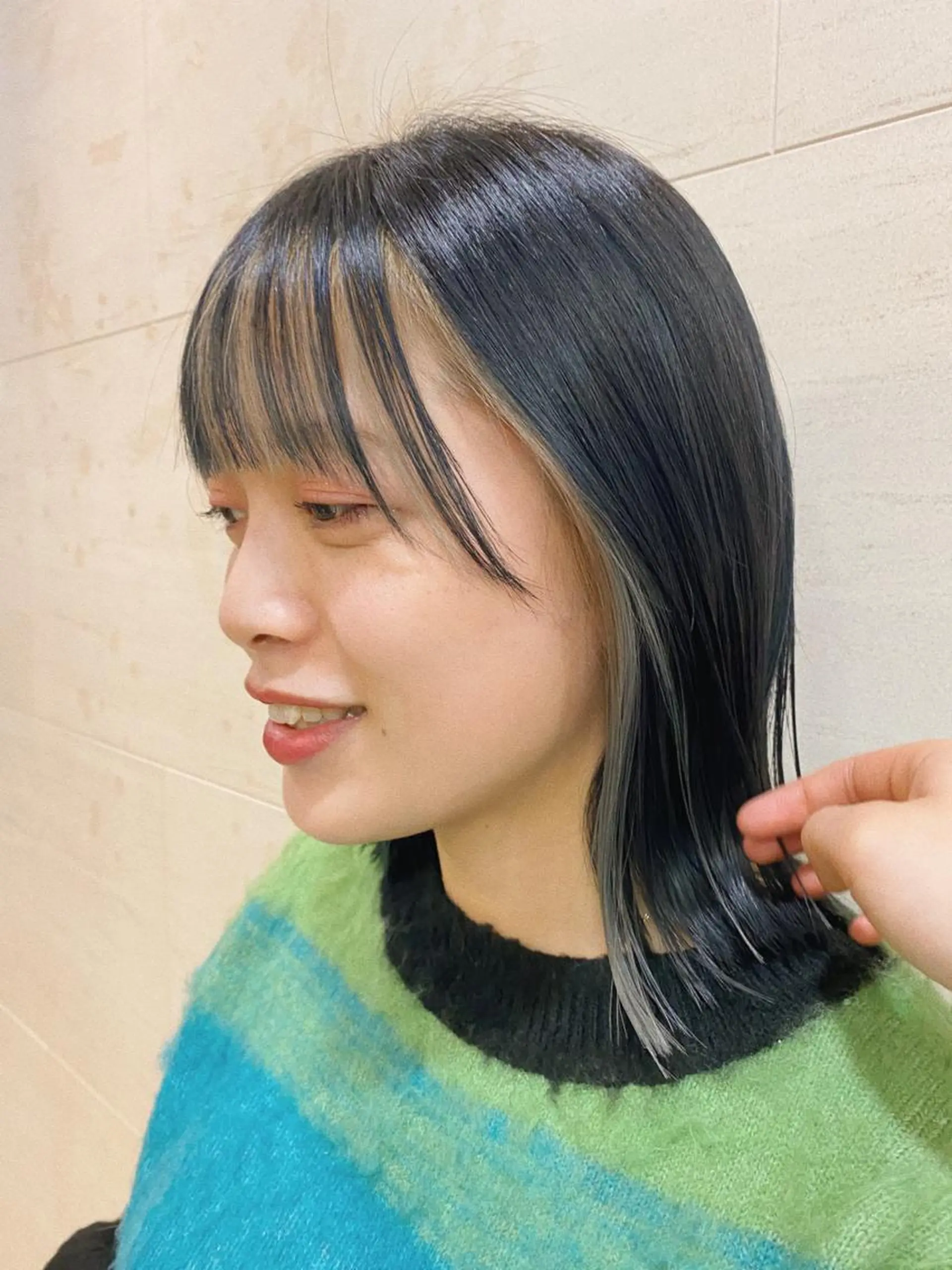 ミディアム カラー イヤリングカラー ブリーチカラー/ベー ジュ/Hono🦖のヘアスタイル