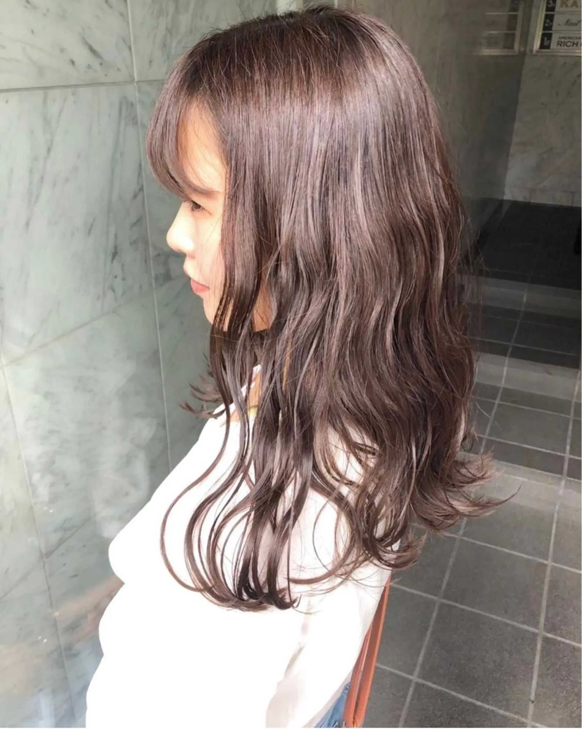 ロング アッシュ ボブ ハイライト 学生 韓国風ヘア 髪質改善韓国レイヤー SHIORI🦋のヘアスタイル