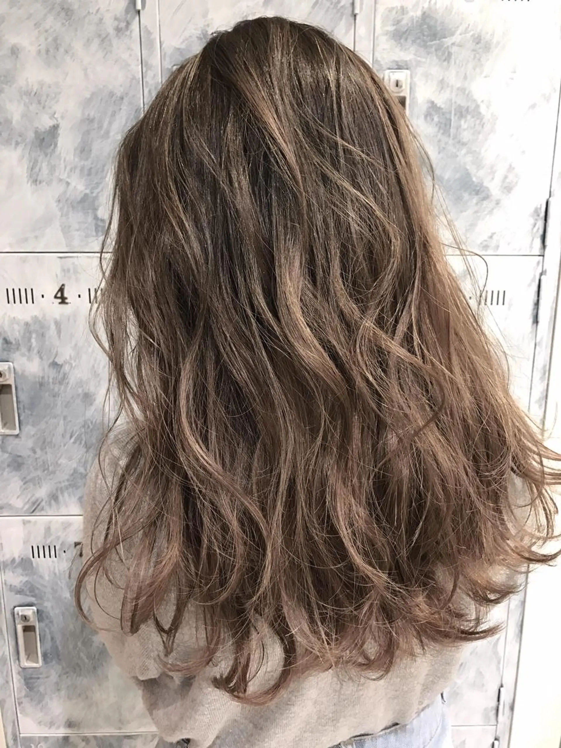 ロング カラー バレイヤージュ グレージュ レイヤーカット カット ヘアカラー 松本 明日可のヘアスタイル