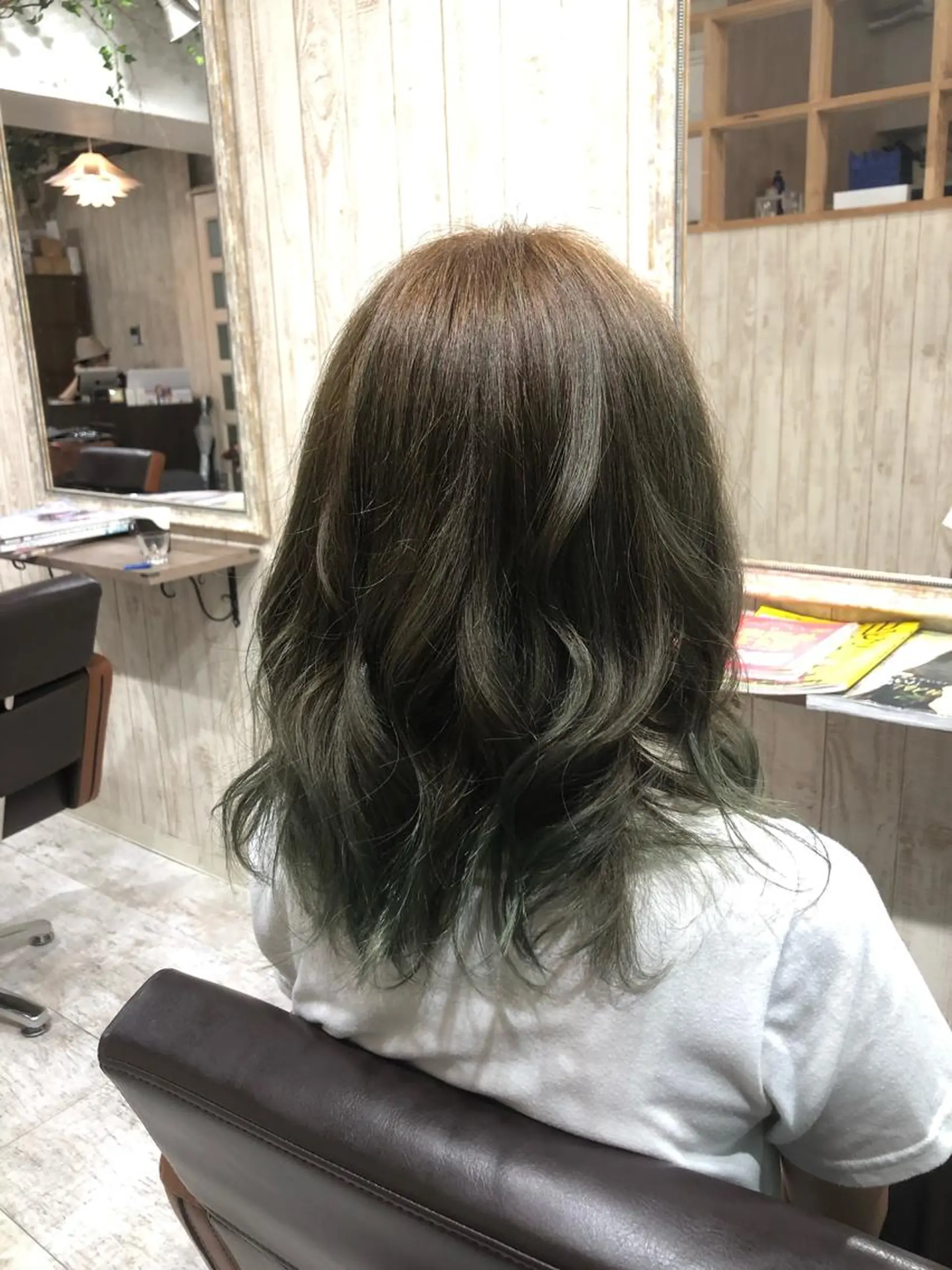 カラー みやもと まなみのヘアスタイル