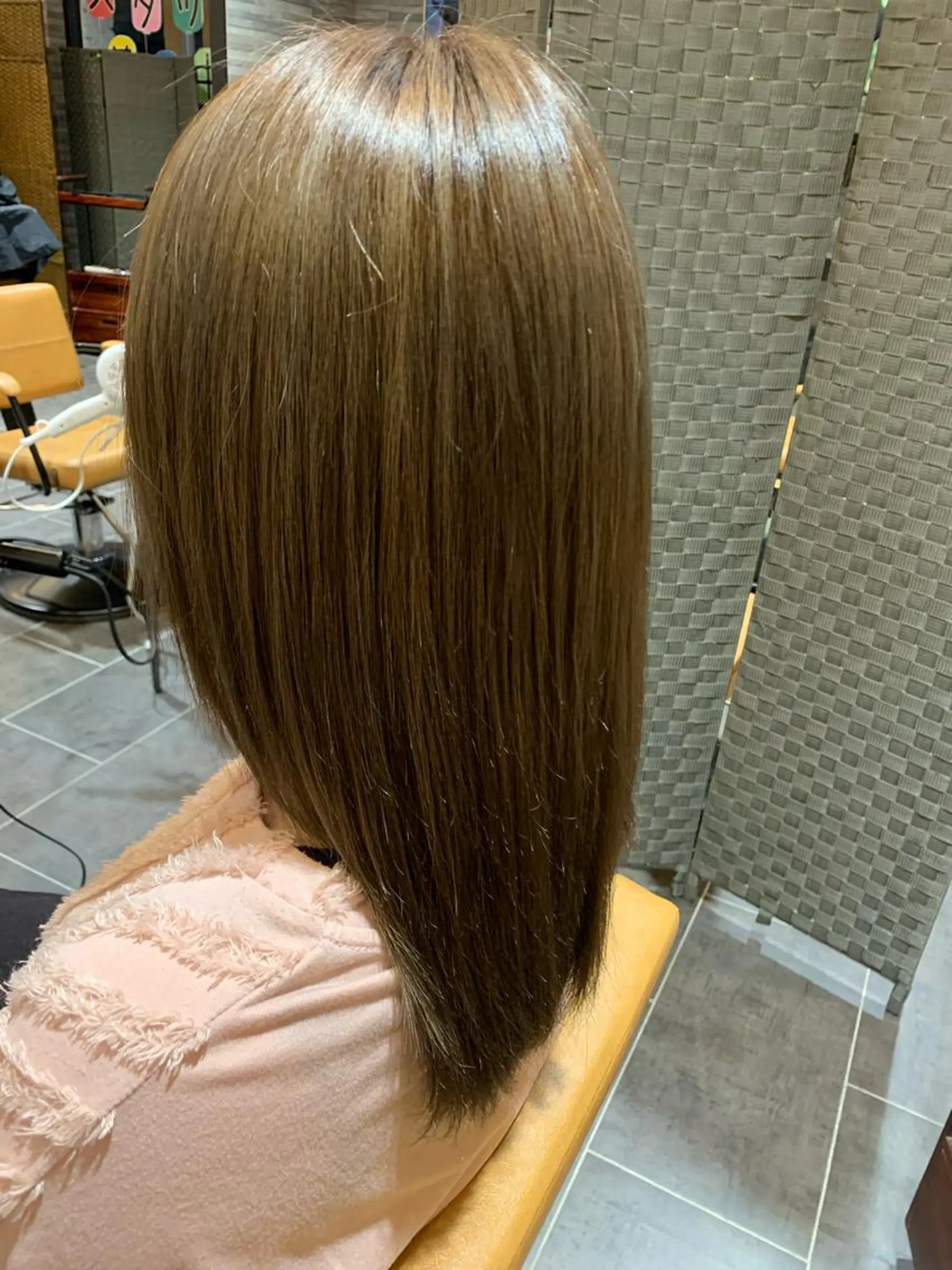 セミロング カラー ベージュカラー ハイライトカラー オリーブベージュ ハイライト Gain Nanamiのエステ・リラクイメージ