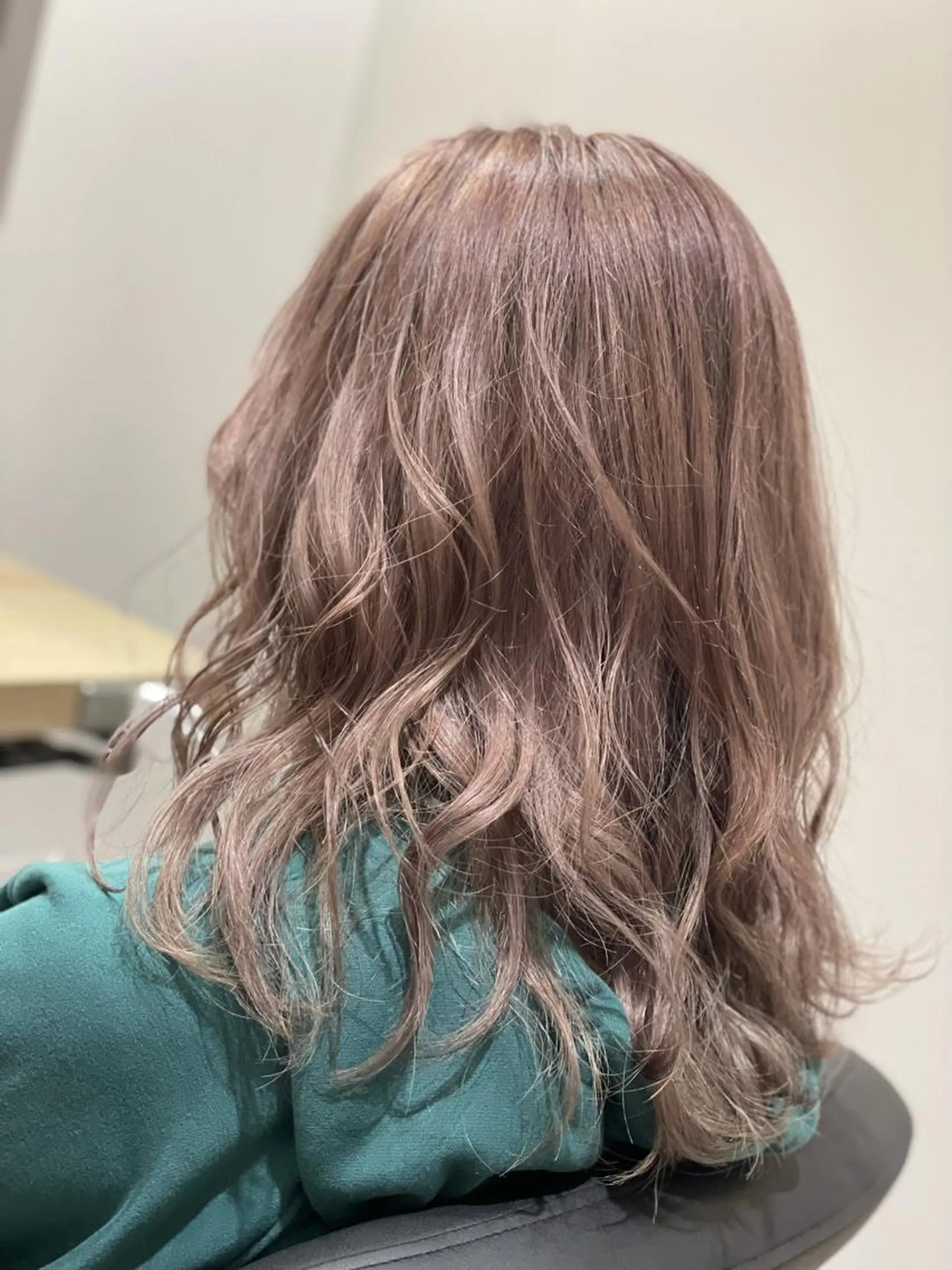 ミディアム カラー ヘアアレンジ ヘアカラー トリートメント 髪質改善×ハイトーン 中田啄也のヘアスタイル