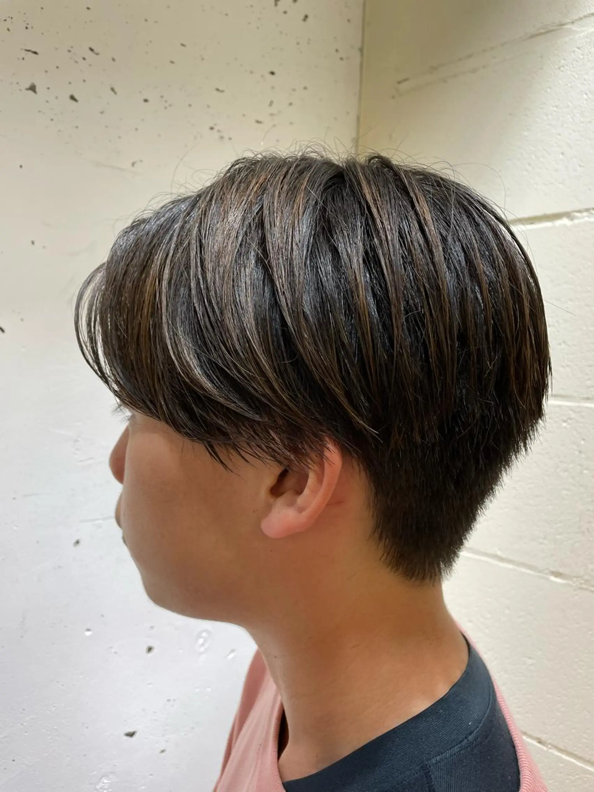 カラー メンズ センターパート メンズハイライト 刈り上げ デザインカラー ハイライトカラー 森田 優也のヘアスタイル