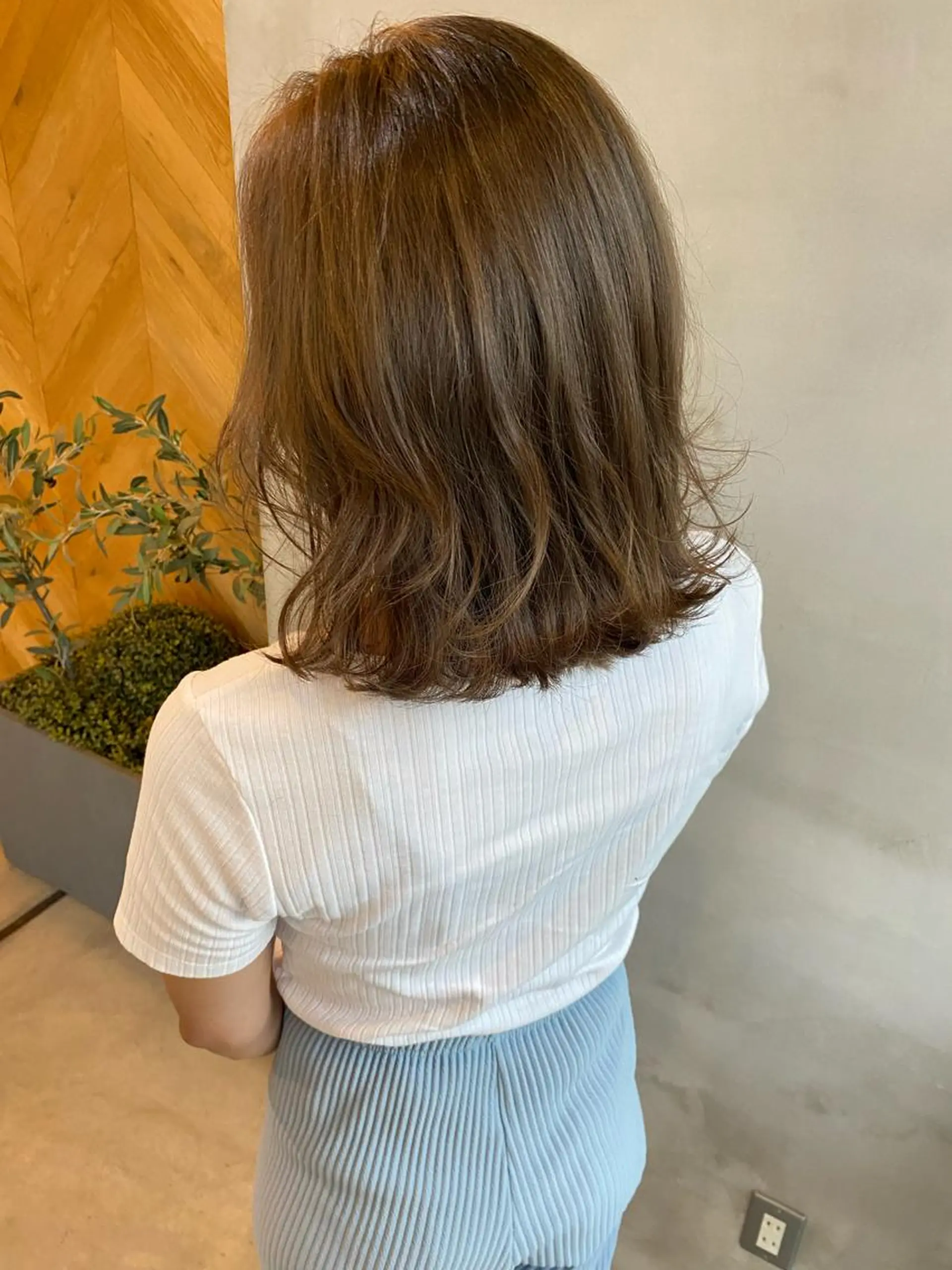 ミディアム カラー ヘアアレンジ ネイル マツエク・マツパ インナーカラー くびれヘア 外国人風カラー 学生 レイヤーカット カット ヘアカラー トリートメント 夜23時まで予約🉑 reverieあきらのヘアスタイル