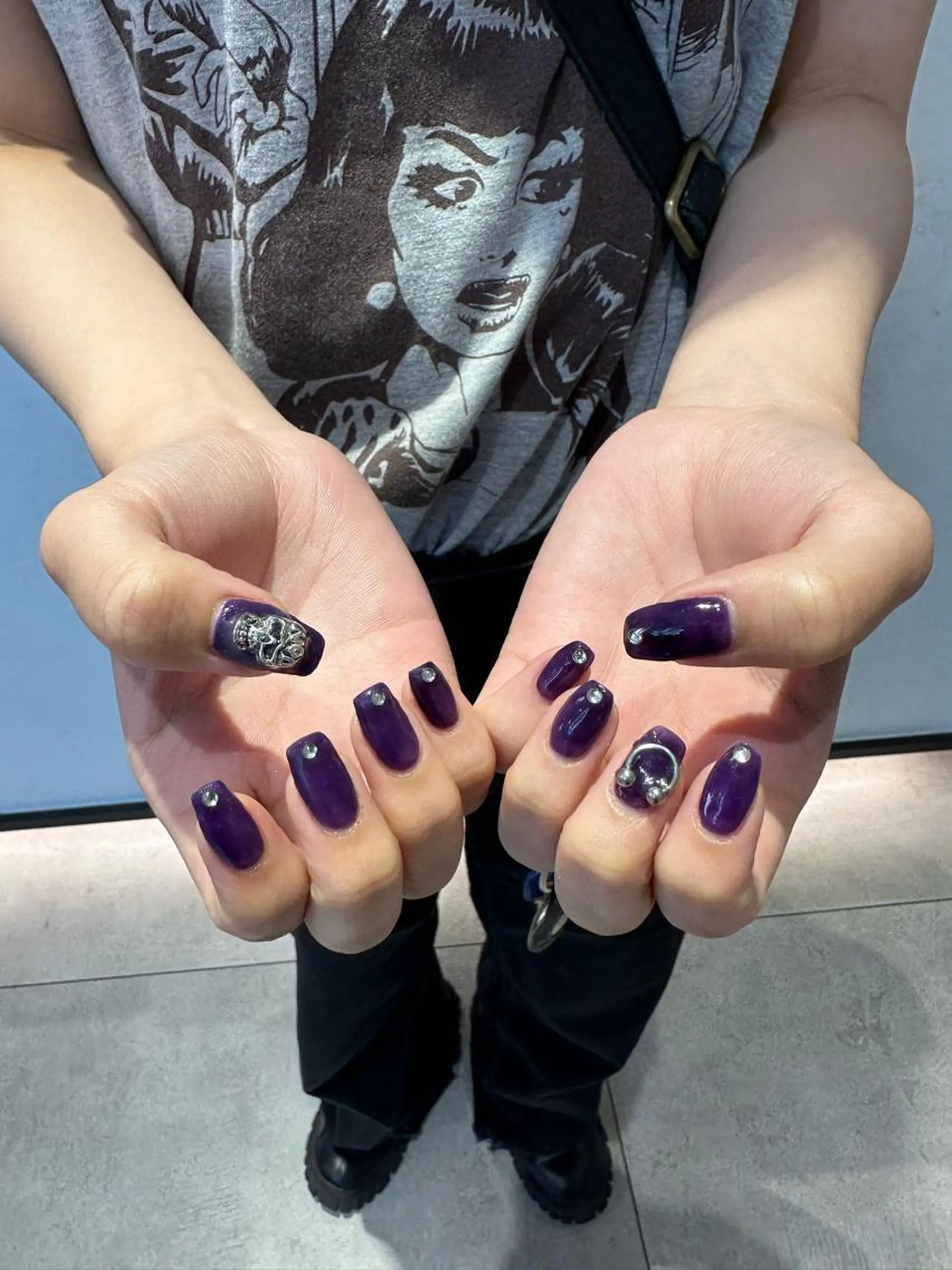 ネイル パープル ハンドネイル 韓国ヘアメンズ・レデ ィース特化ミクのヘアスタイル