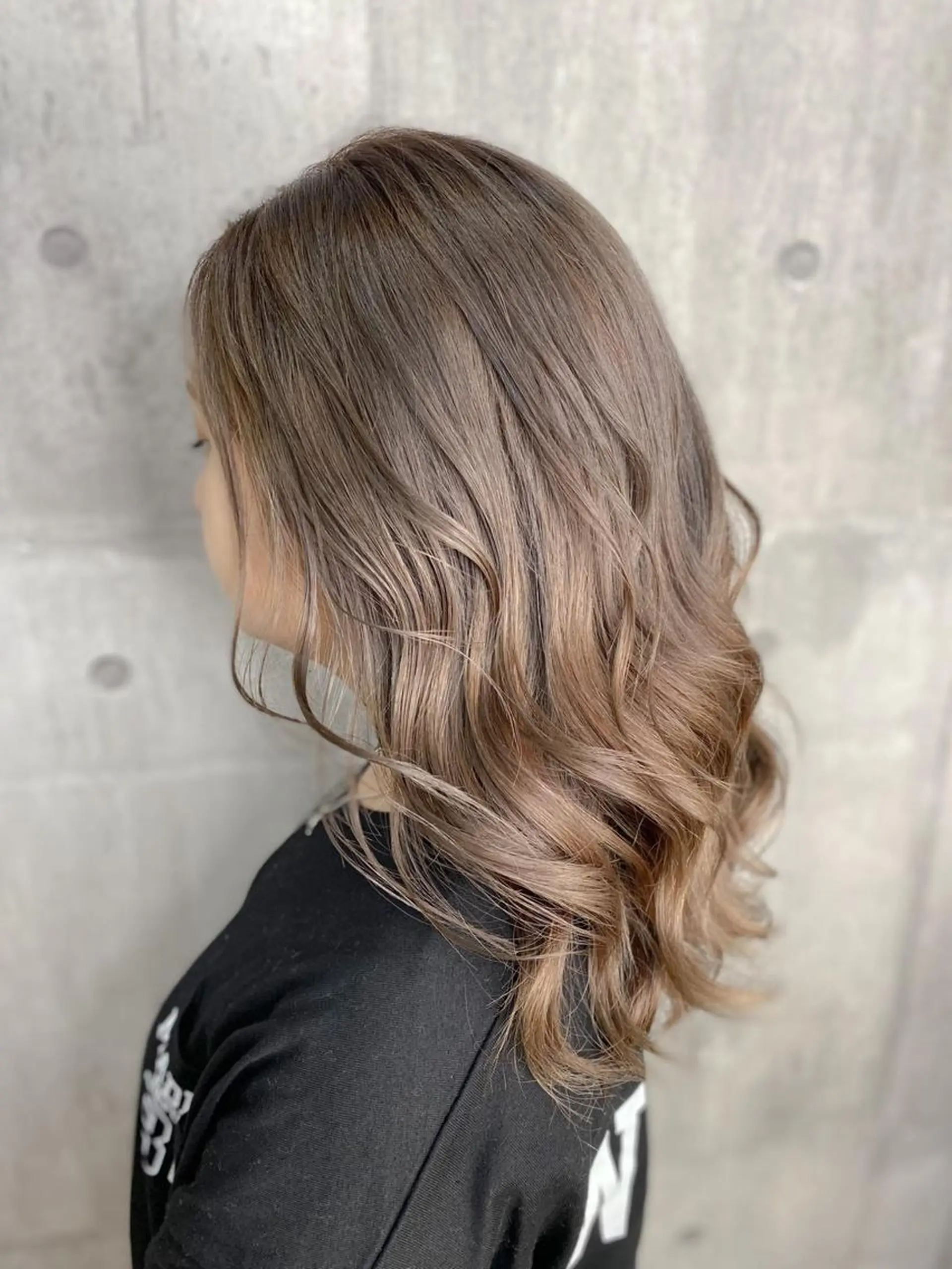 ミディアム カラー ベージュカラー ブリーチ 【透明感、艶髪】西村 有司のヘアスタイル