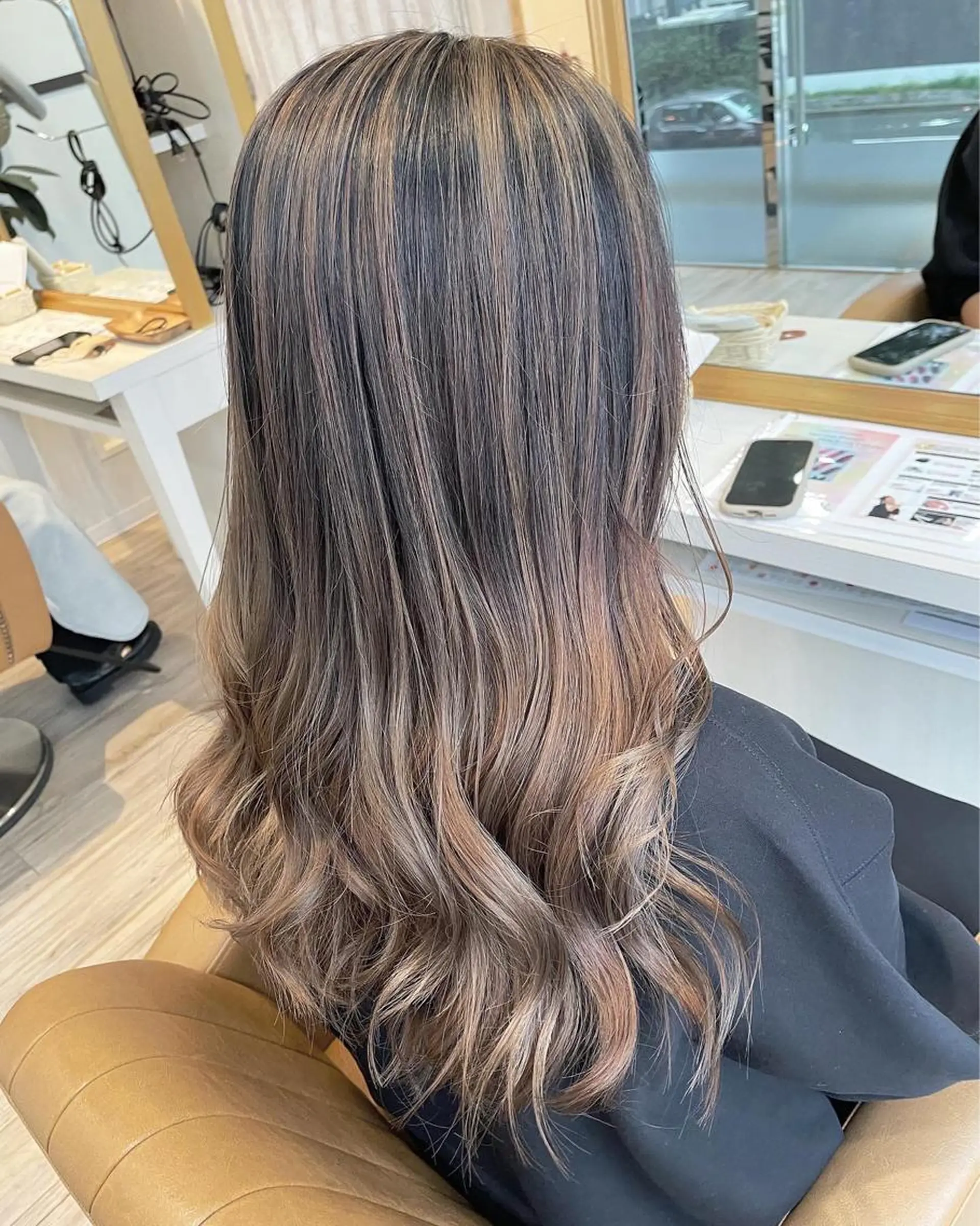 ロング カラー アッシュ ベージュカラー ミルキーベージュ 外国人風カラー レイヤーカット ヘアカラー トリートメント 河合秀明/ショート /ボブ/レイヤーのヘアスタイル