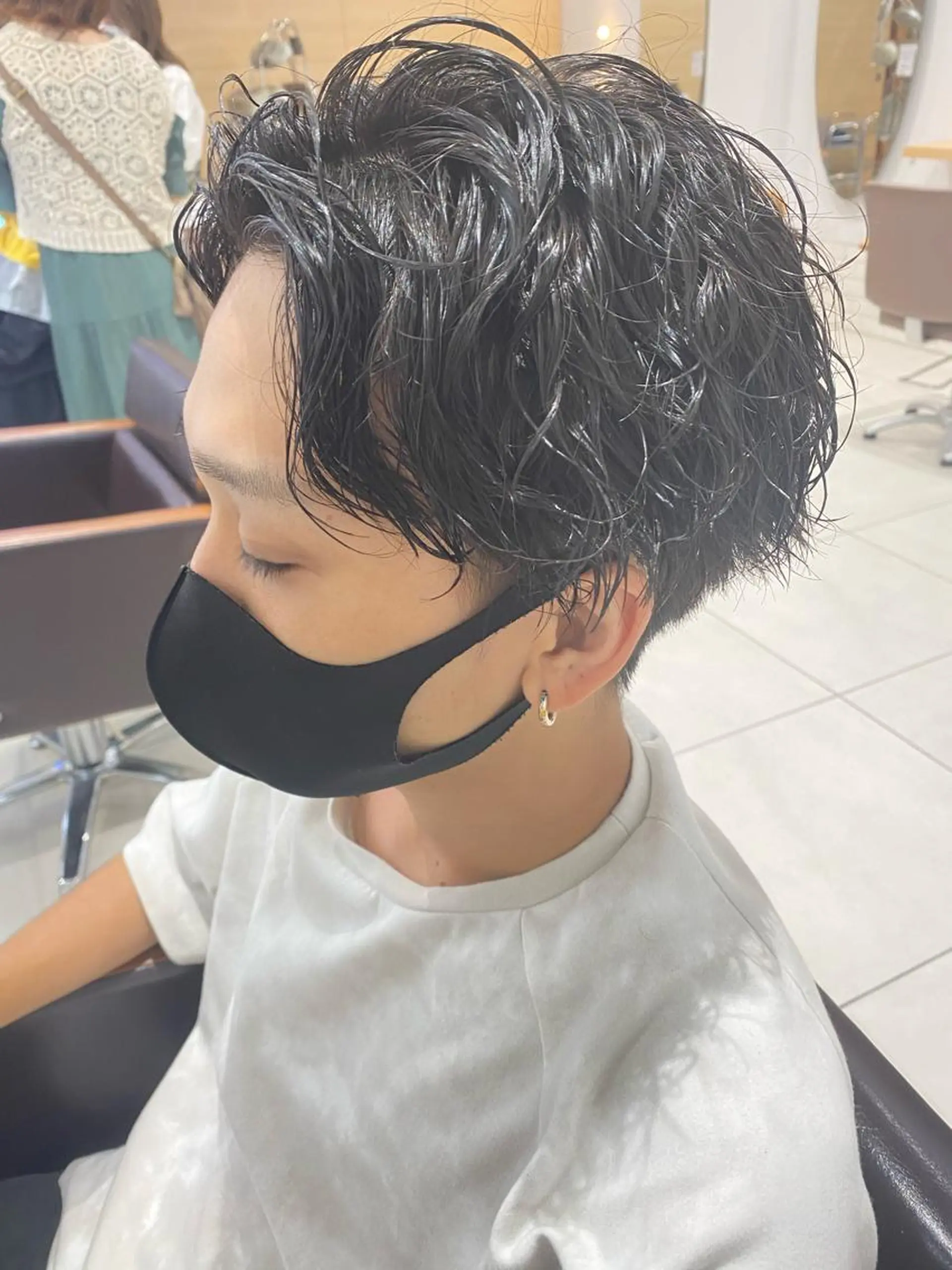 ショート メンズ センターパート カット パーマ 🍀透明感抜群🍀/ ハイトーンカラーのヘアスタイル