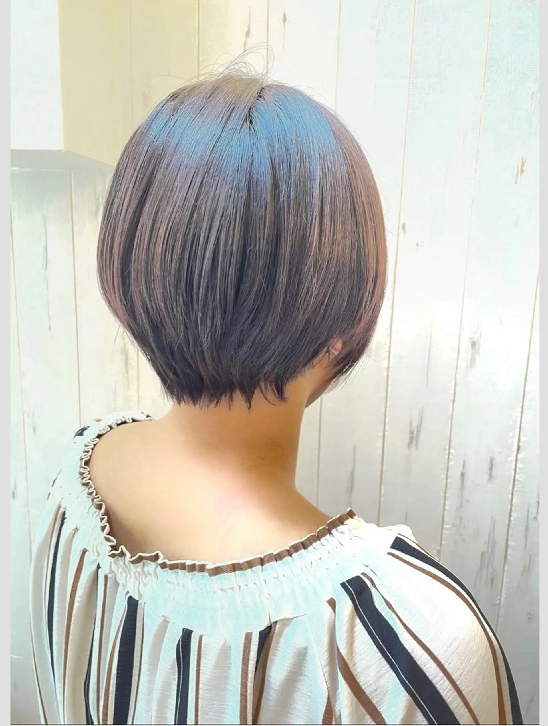 ショート カラー march merryのヘアスタイル