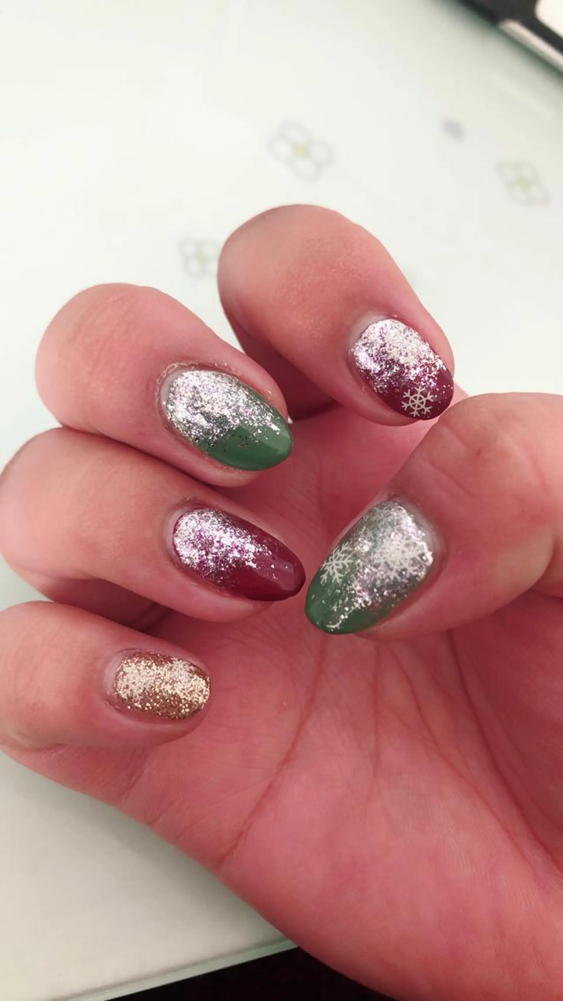 ネイル 石谷 詩織のネイルデザイン