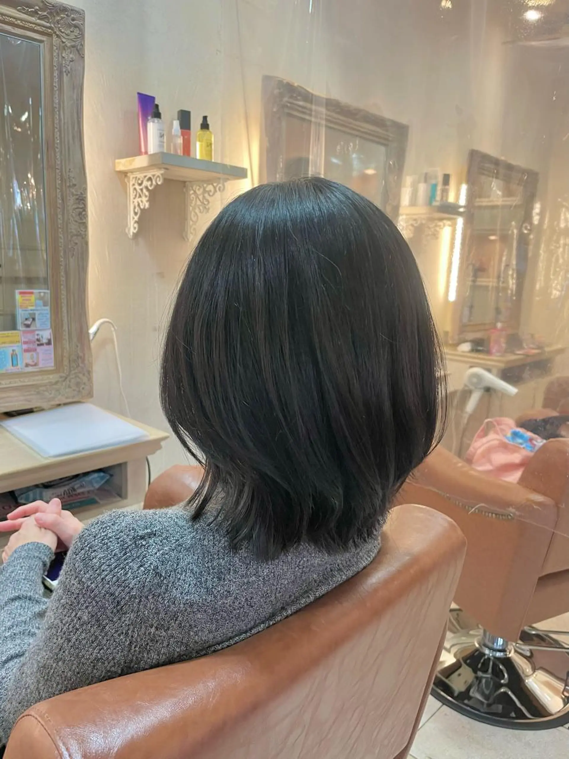 ミディアム ミディアムレイヤー レイヤーカット ショートカットなら 前平友慈のヘアスタイル