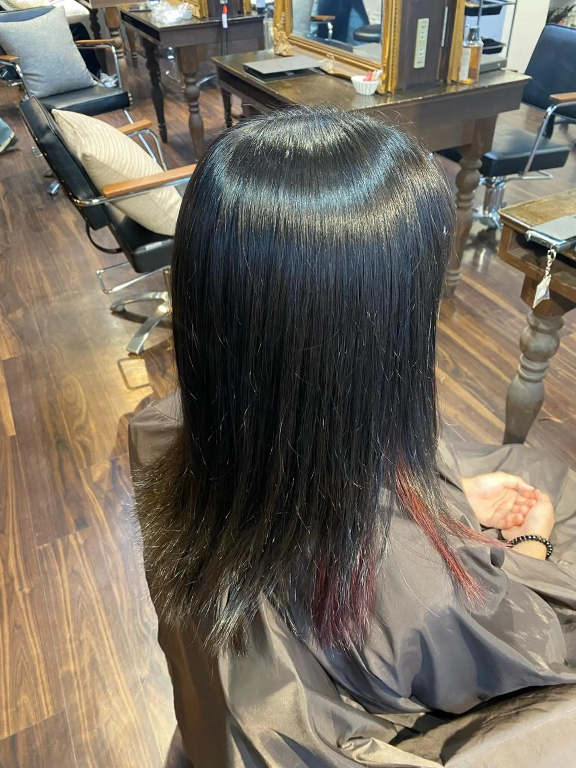 セミロング カラー パーマ ヘアアレンジ セミロングパーマ アッシュ カシス イヤリングカラー インナーカラー レイヤーカット×髪質 改善🇰🇷シオリのヘアスタイル