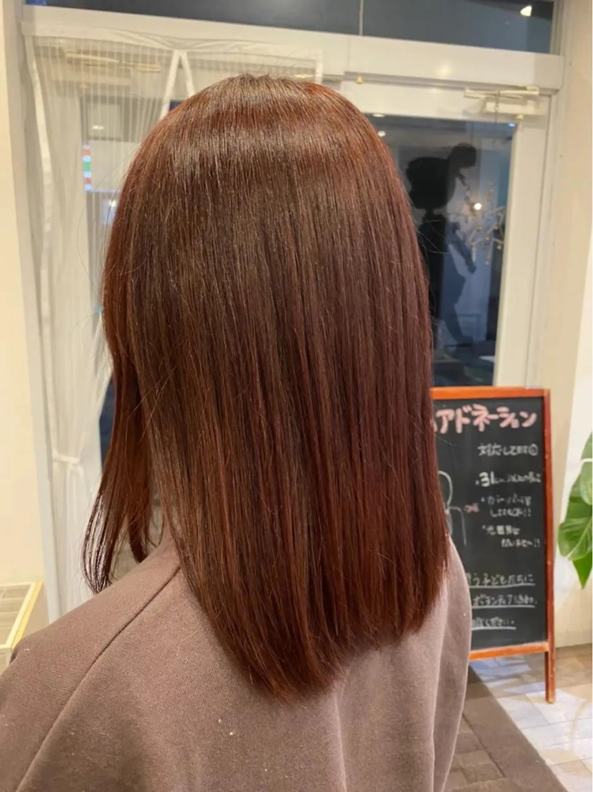 セミロング カラー ピンクカラー 佐藤 優衣のヘアスタイル