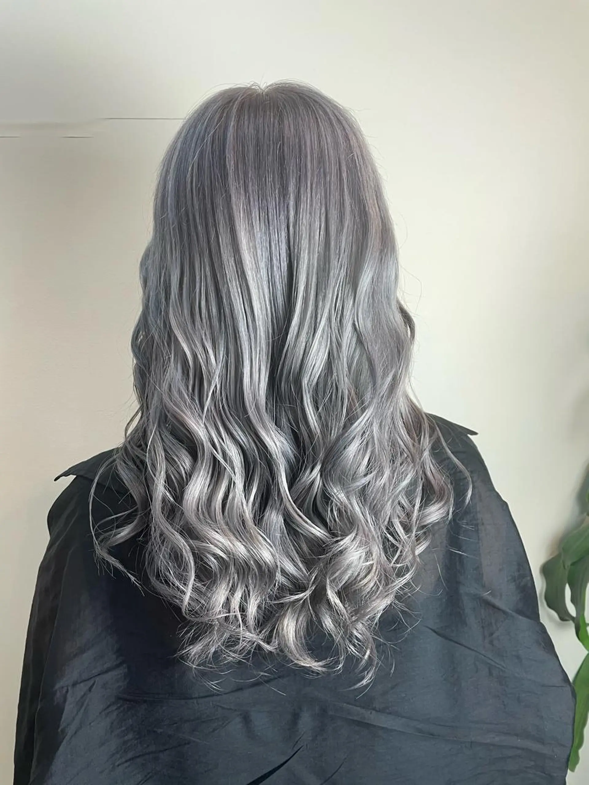 セミロング カラー シルバー ヘアカラー WEST OLAND加藤圭介のヘアスタイル