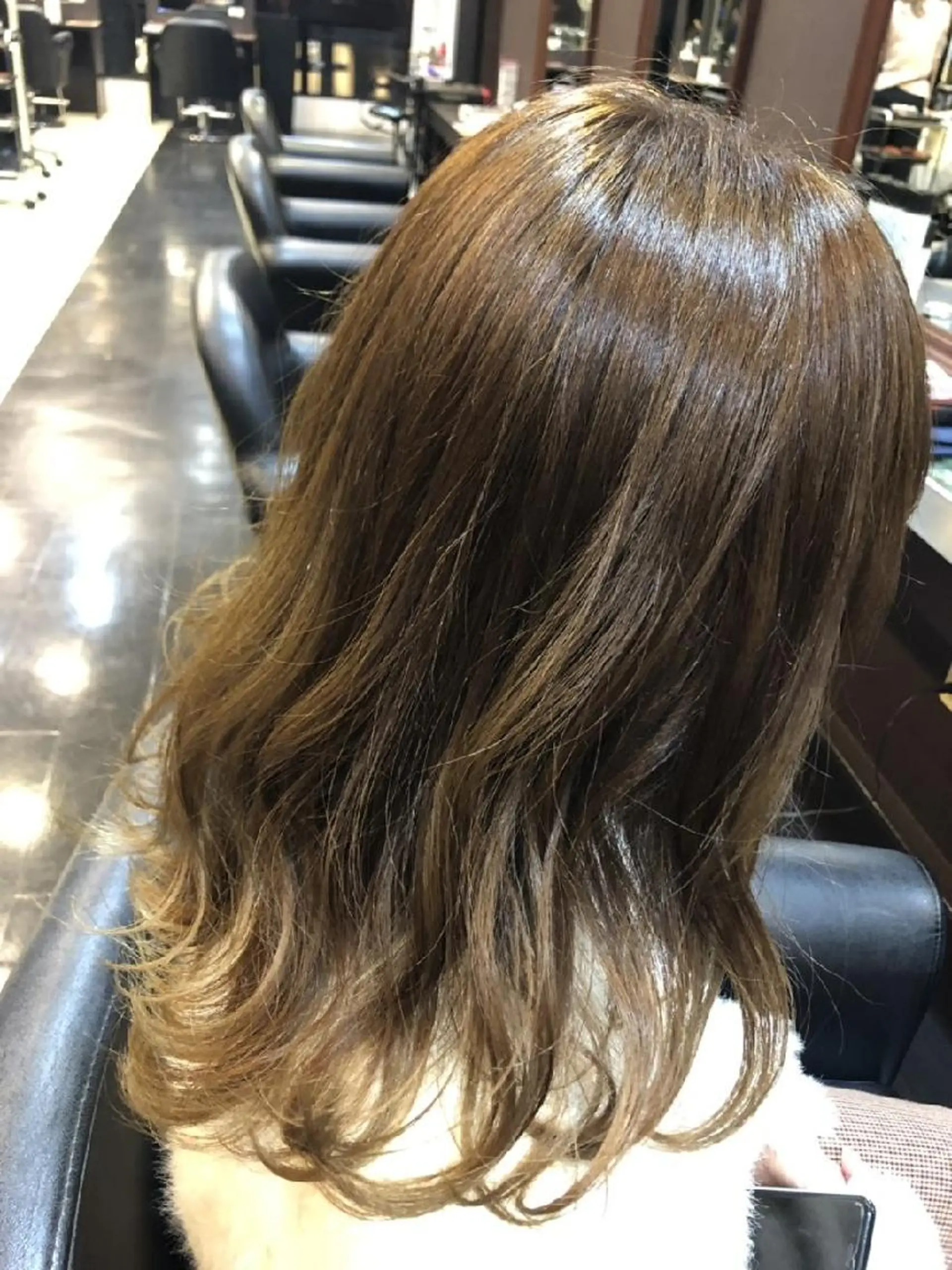 ミディアム カラー アッシュ ベージュカラー イルミナカラー カット ヘアカラー トリートメント 前之園 ひかるのヘアスタイル