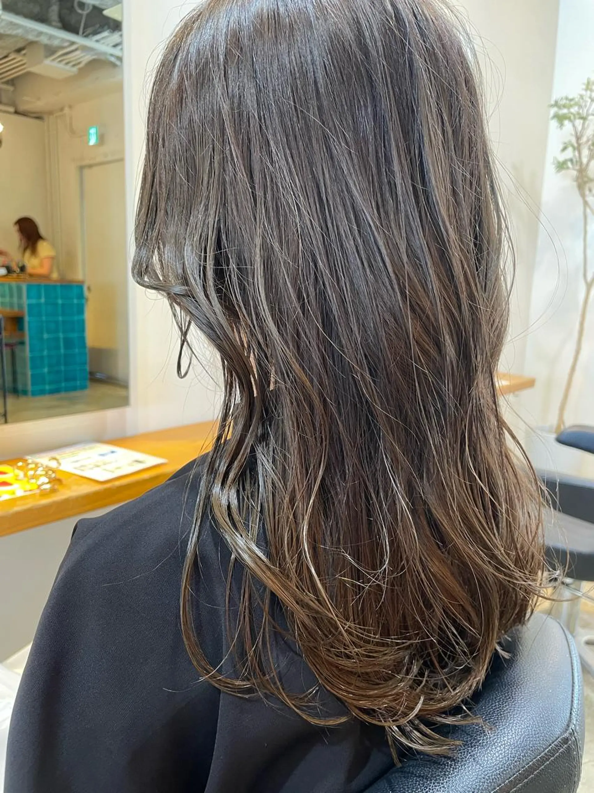 ミディアム カラー グレージュ オリーブグレージュ オリーブグレー カット ヘアカラー トリートメント レイヤー／似合わせ TAKUYAのヘアスタイル