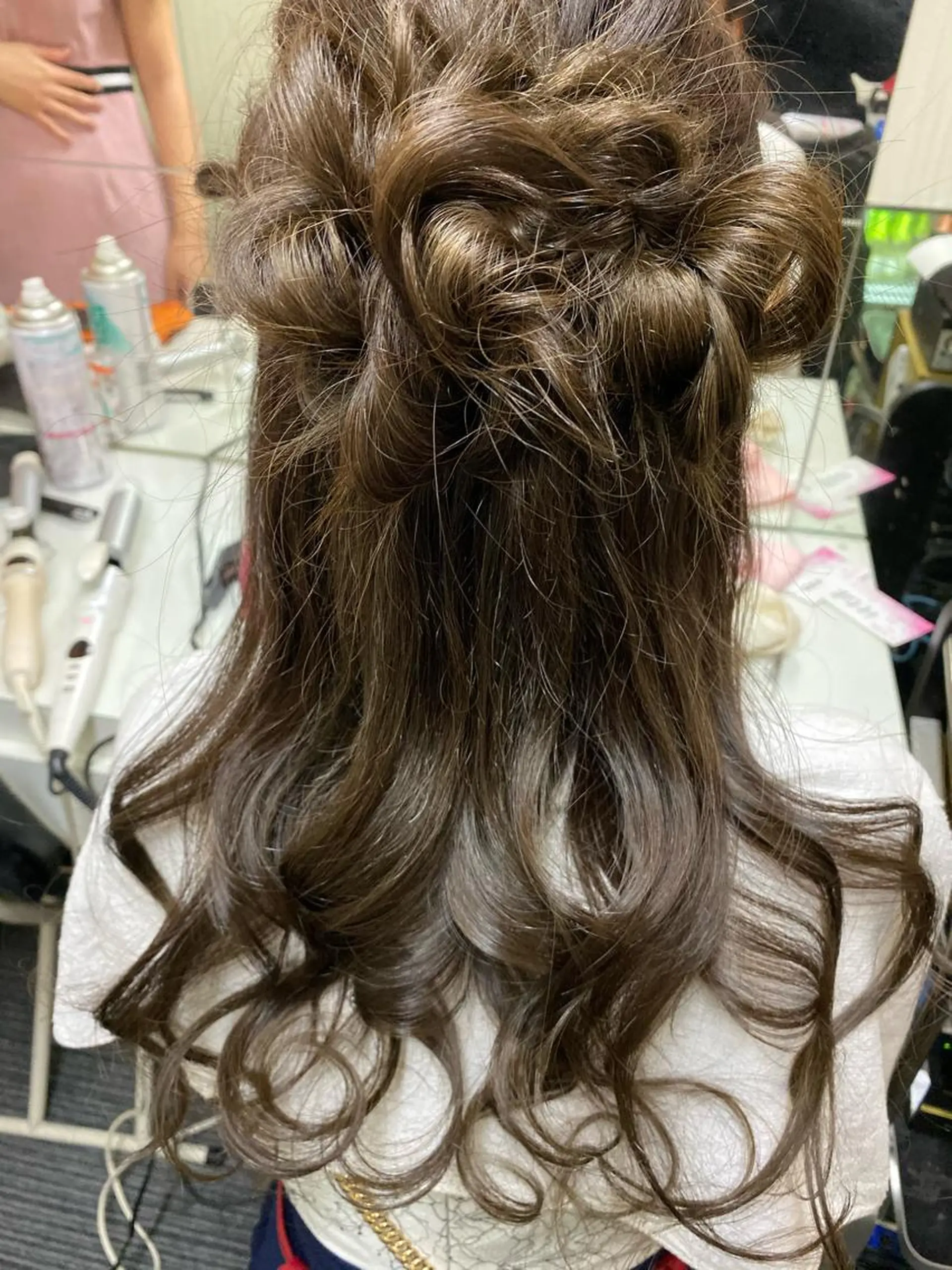 ロング ヘアアレンジ ハーフアップ The Best Beauty受付担当のエステ・リラクイメージ