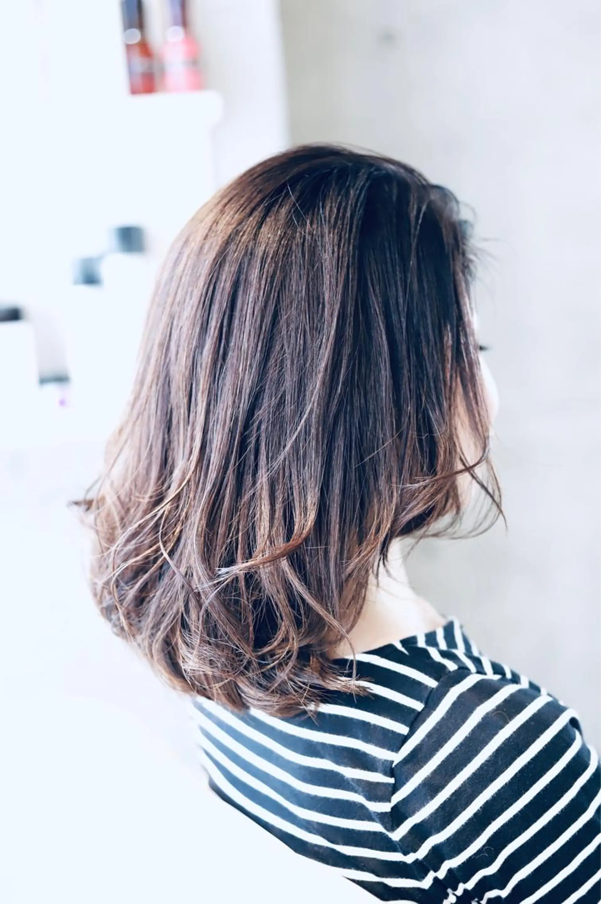 ミディアム カラー グレージュ アドミラルYoshi oのヘアスタイル